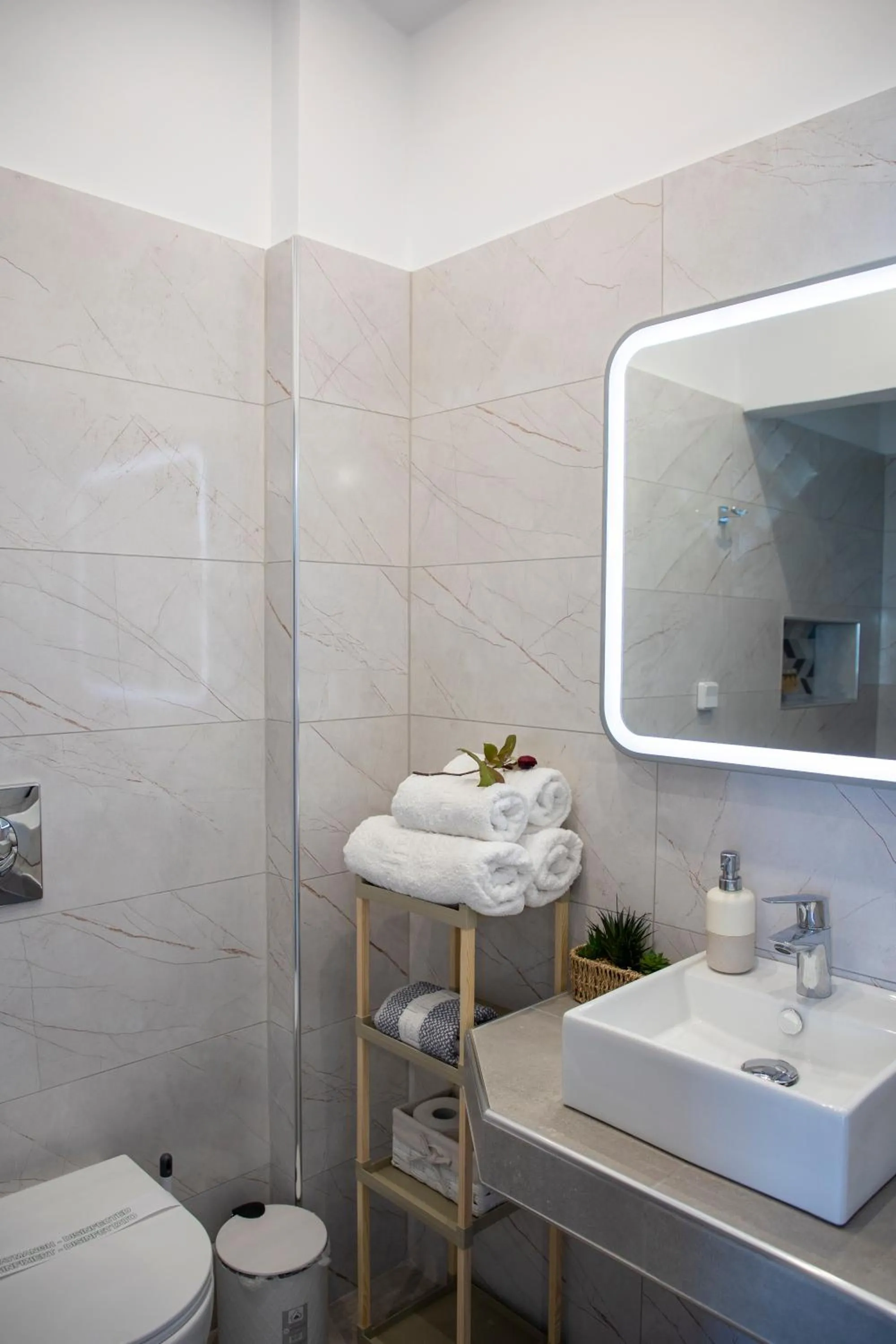 Toilet in Sunrise Studios