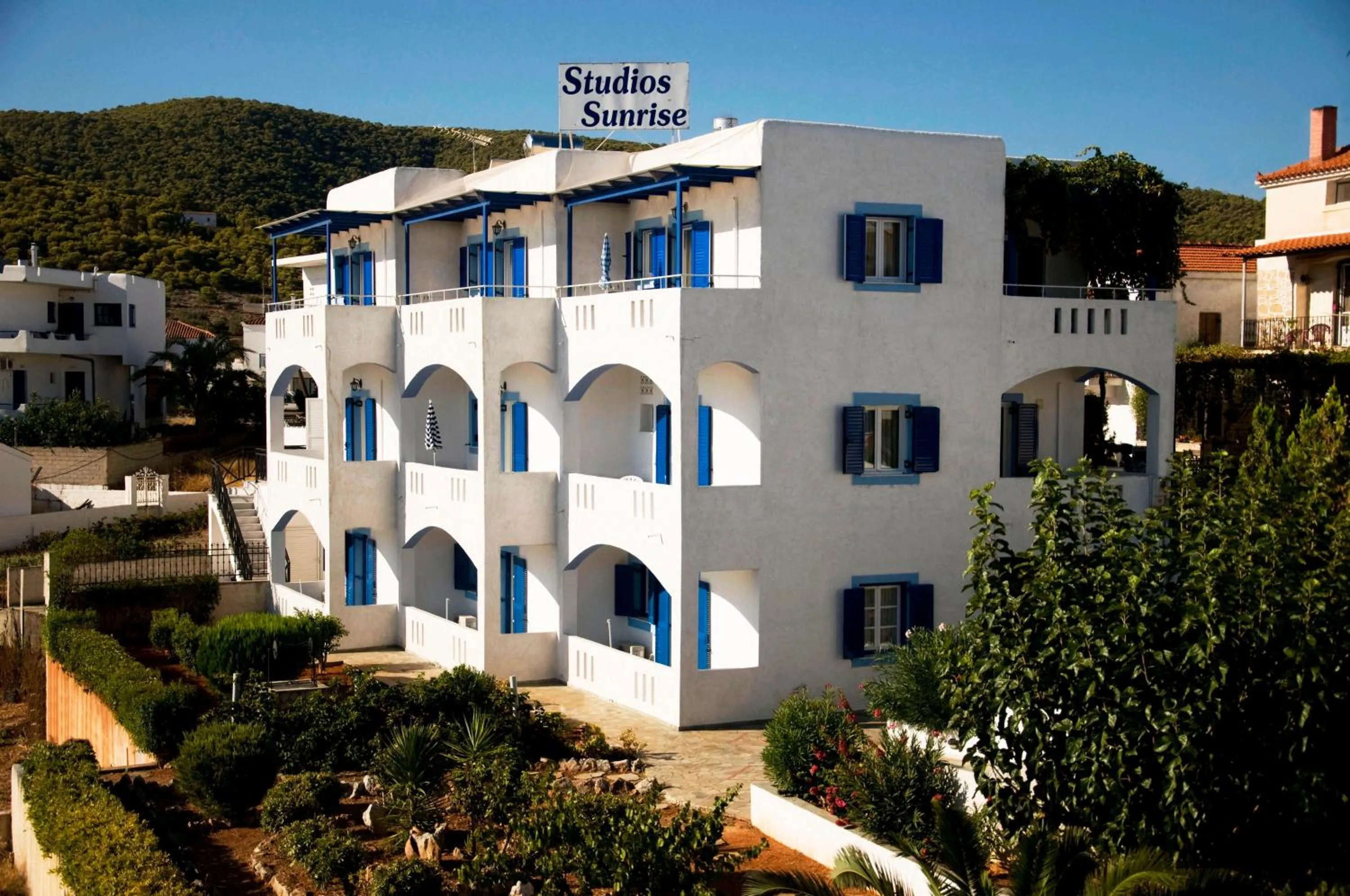 Facade/entrance in Sunrise Studios