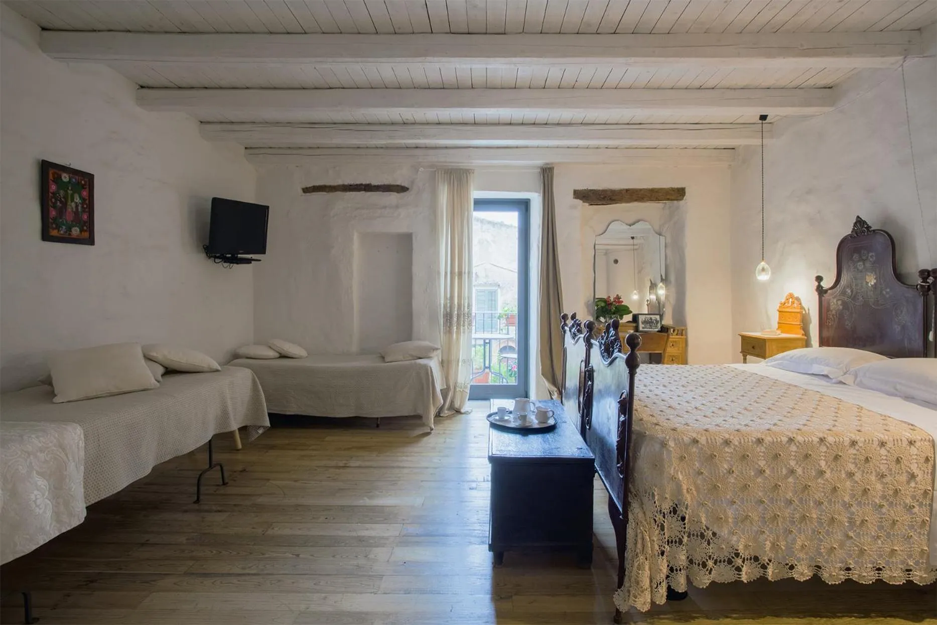 Photo of the whole room, Bed in WUNDERGARTEN Dimora dei Frati