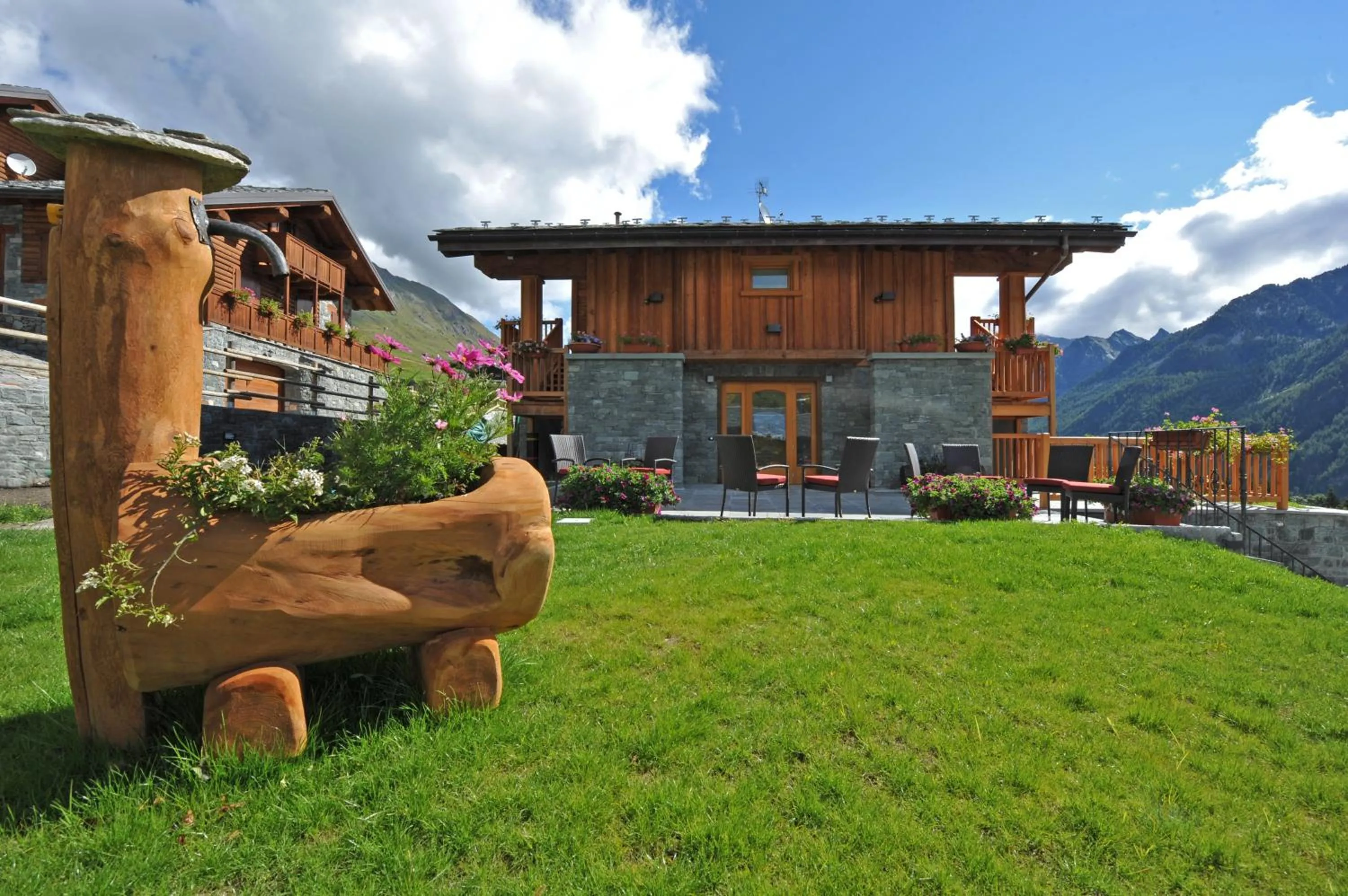 Patio in Gresil Residence