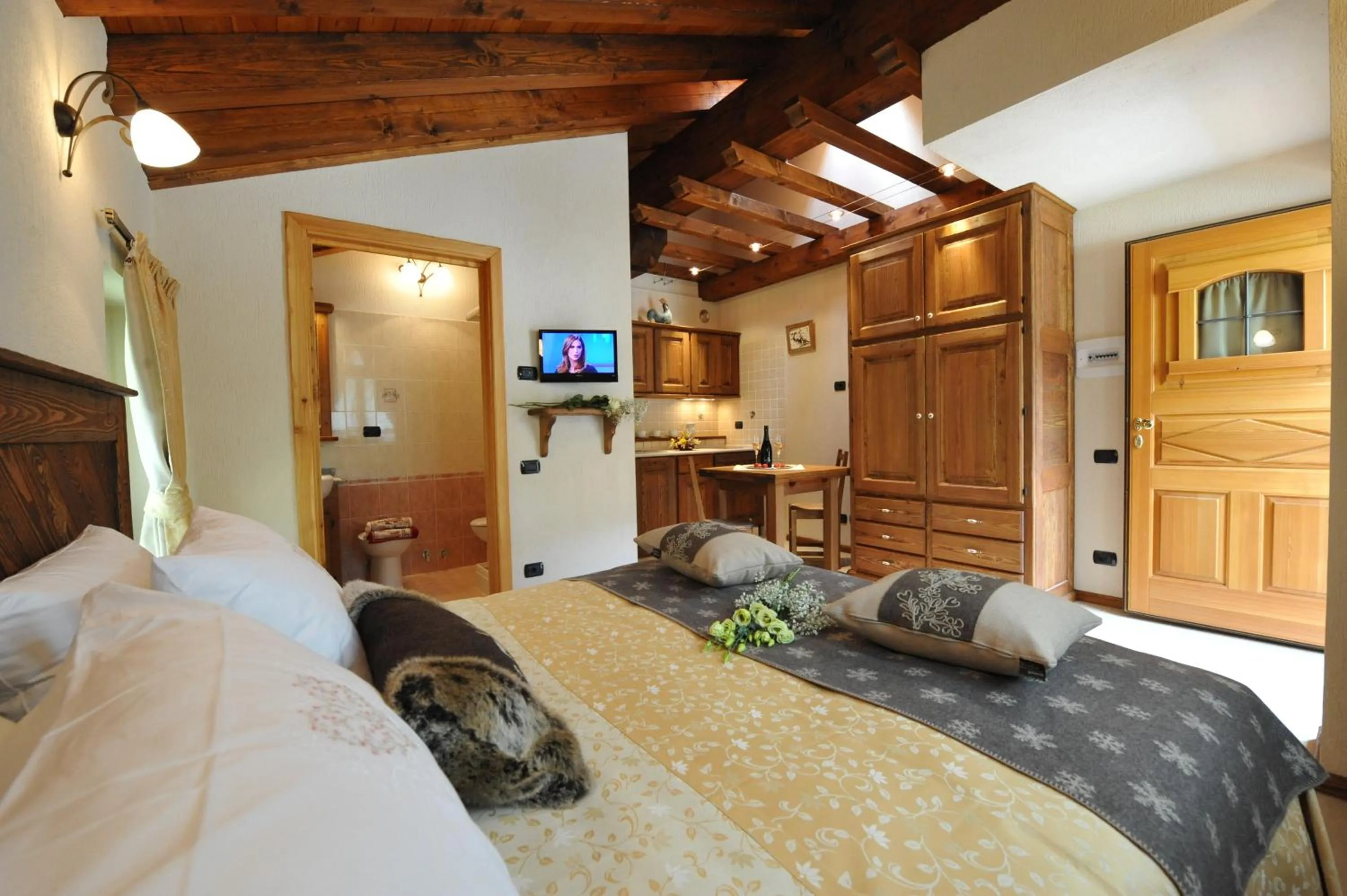 Photo of the whole room, Bed in Gresil Residence