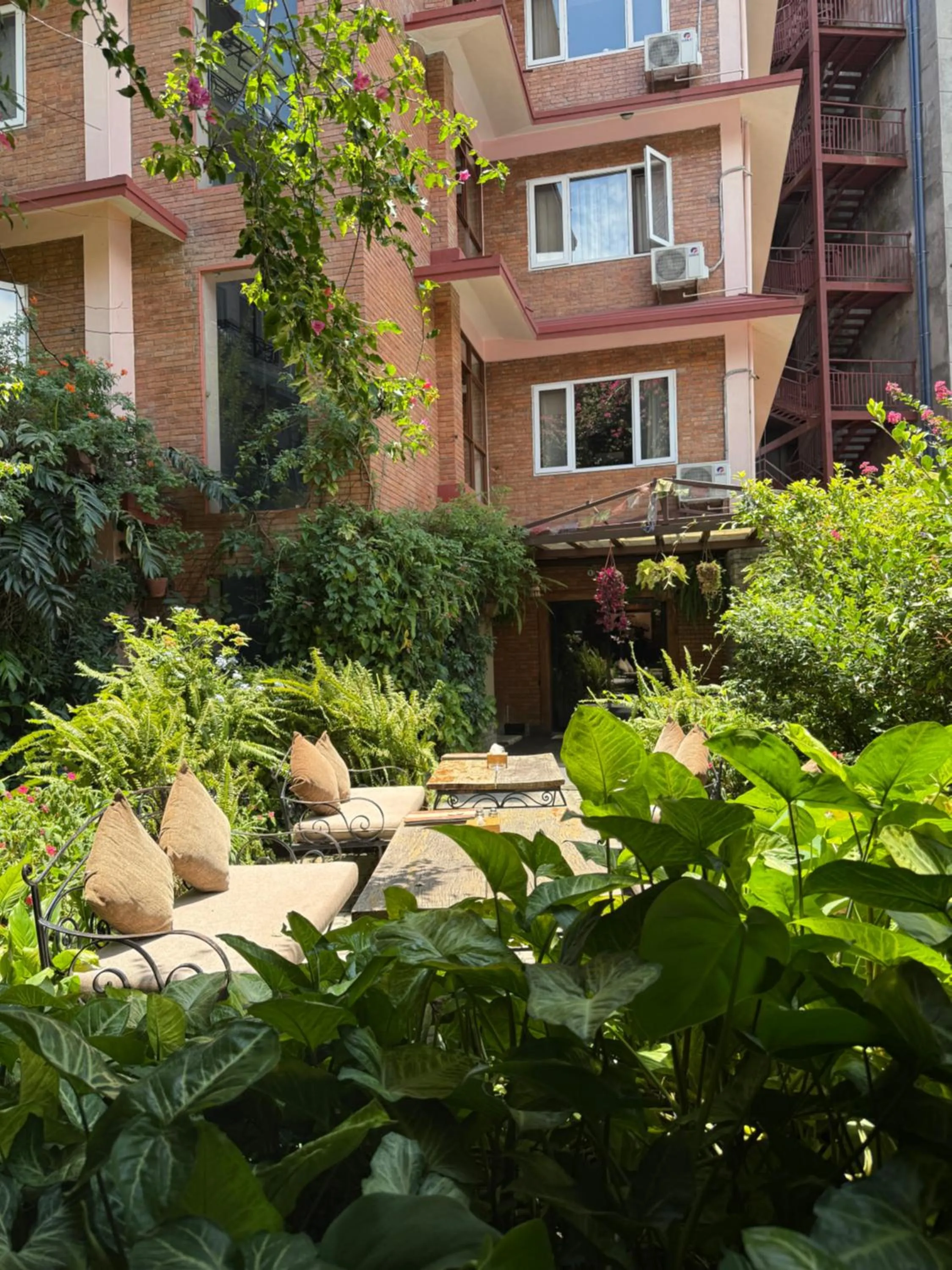 Garden in Hotel Middle Path & Spa