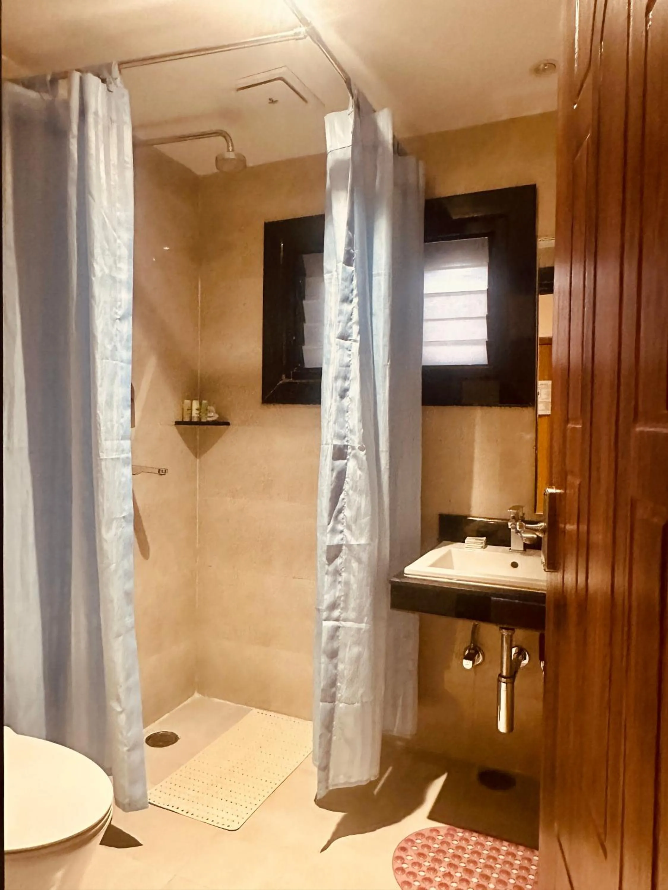 Bathroom in Hotel Middle Path & Spa