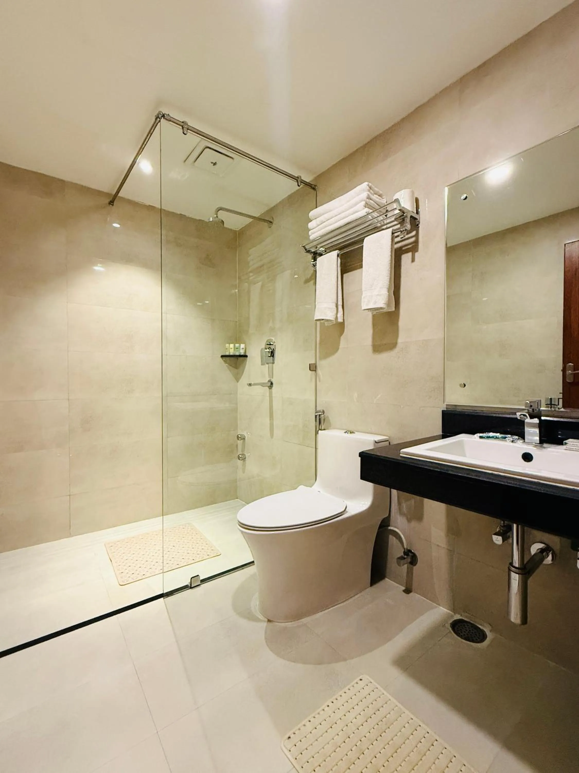 Bathroom in Hotel Middle Path & Spa