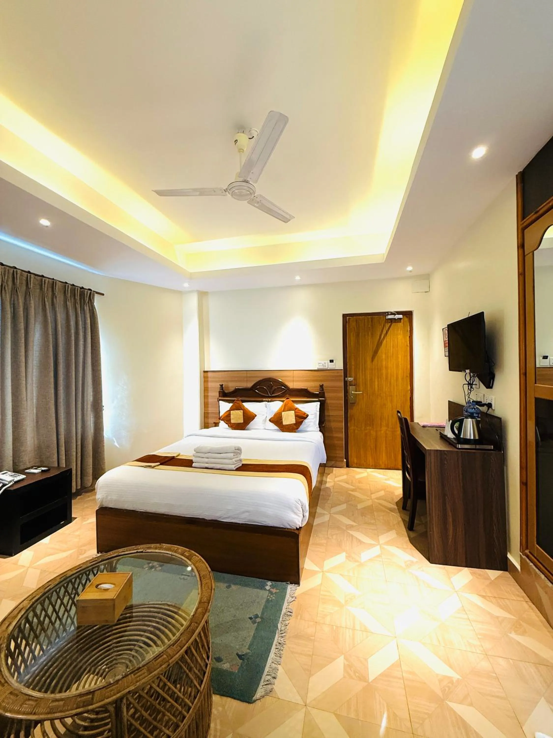 Bedroom, Bed in Hotel Middle Path & Spa