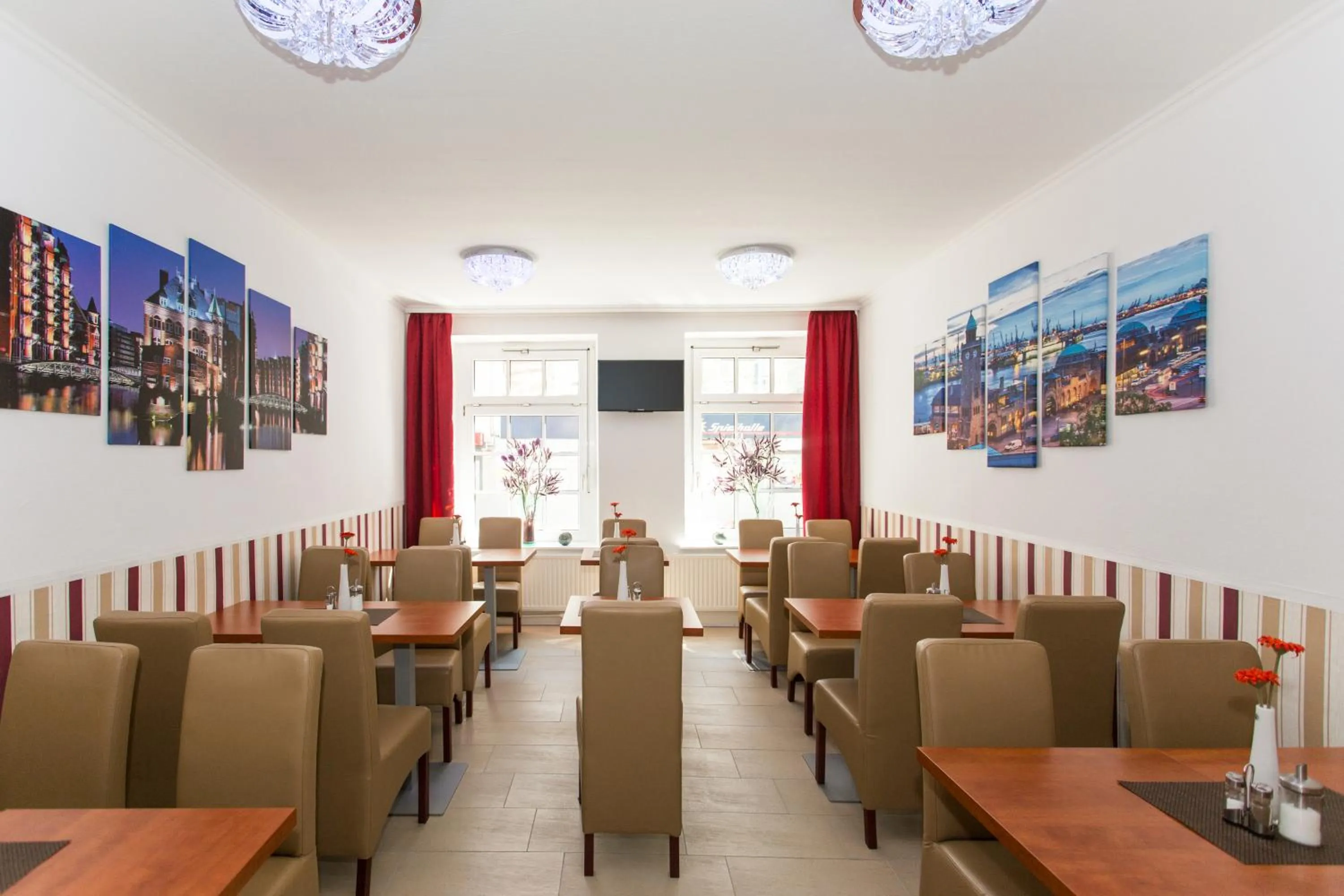 Restaurant/places to eat in Hotel Condor