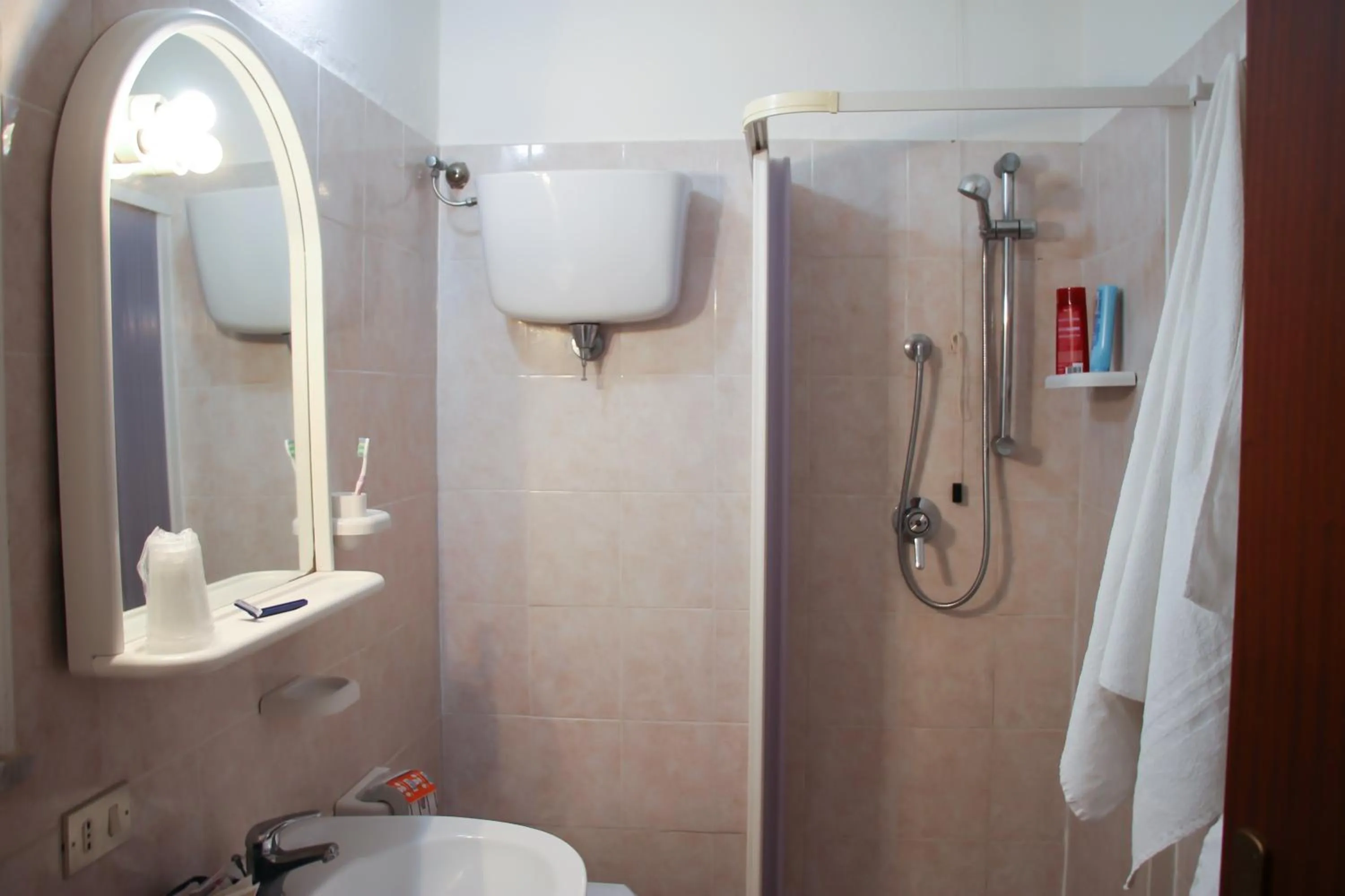 Bathroom in Hotel L'Ancora