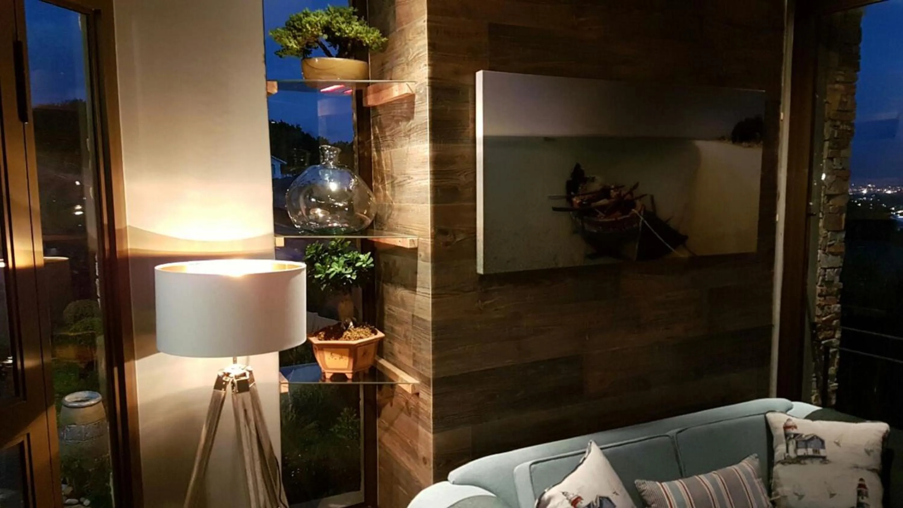 Communal lounge/ TV room, Bed in Bay View Guest House