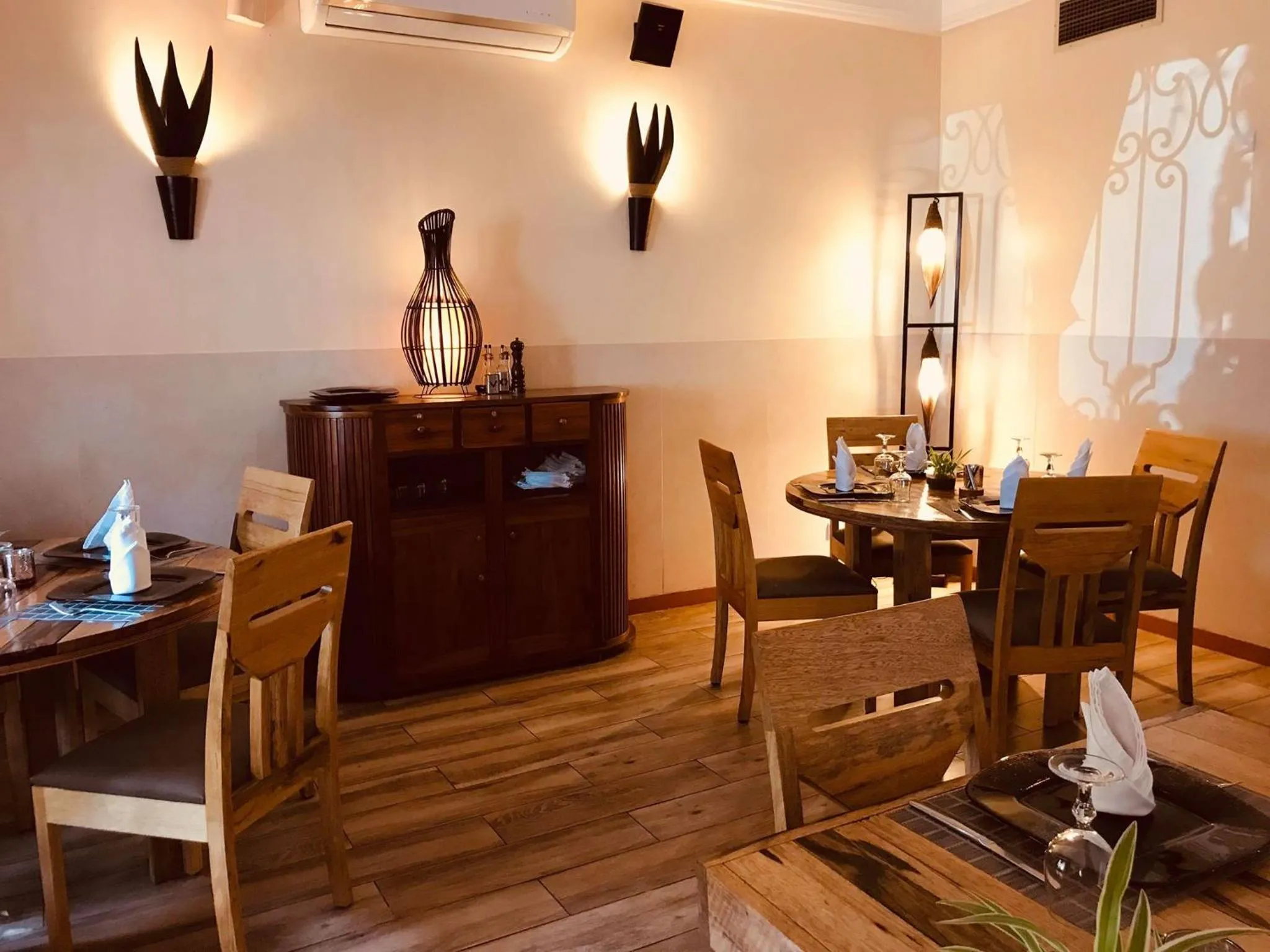 Restaurant/places to eat in Le Lodge des Almadies