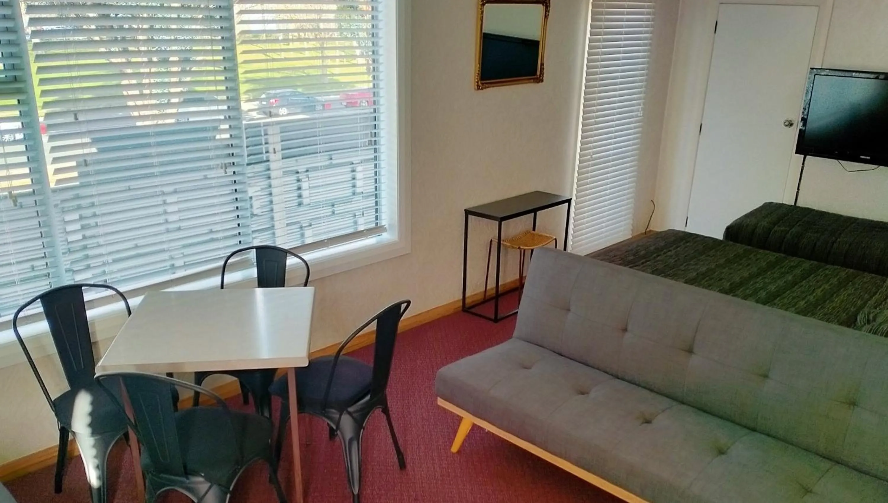 Living room in Masonic Hotel