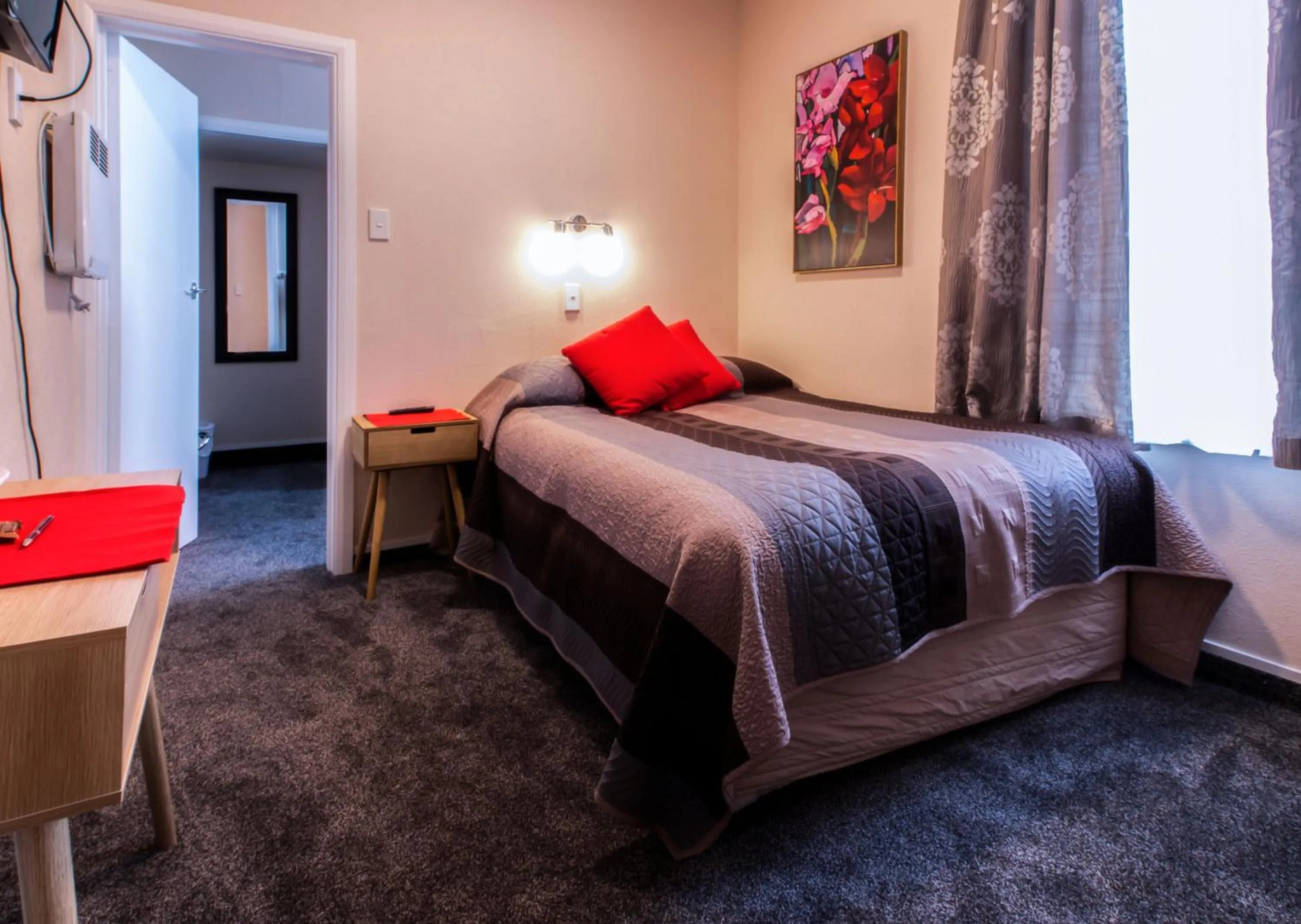 Photo of the whole room, Bed in Masonic Hotel