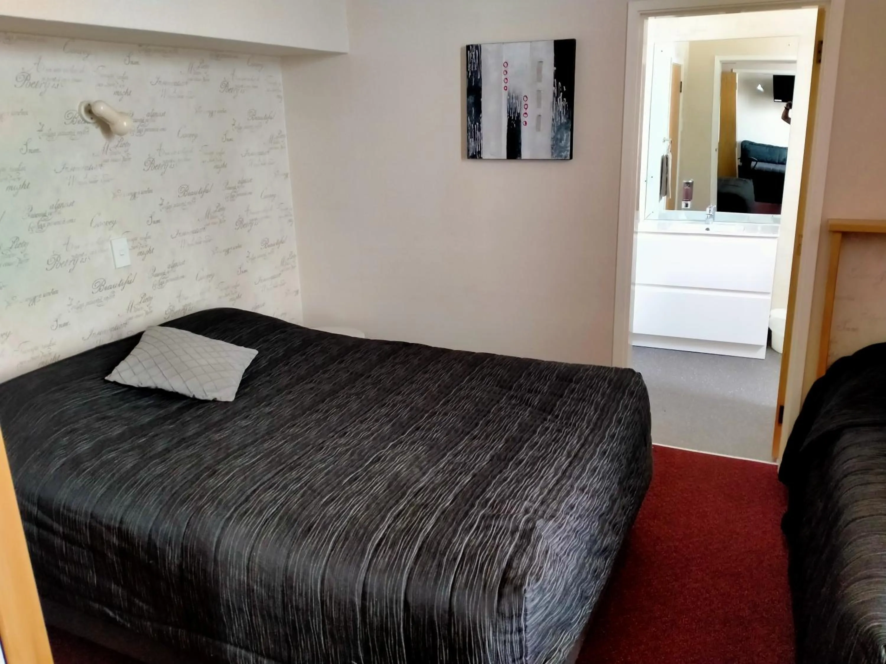 View (from property/room), Bed in Masonic Hotel