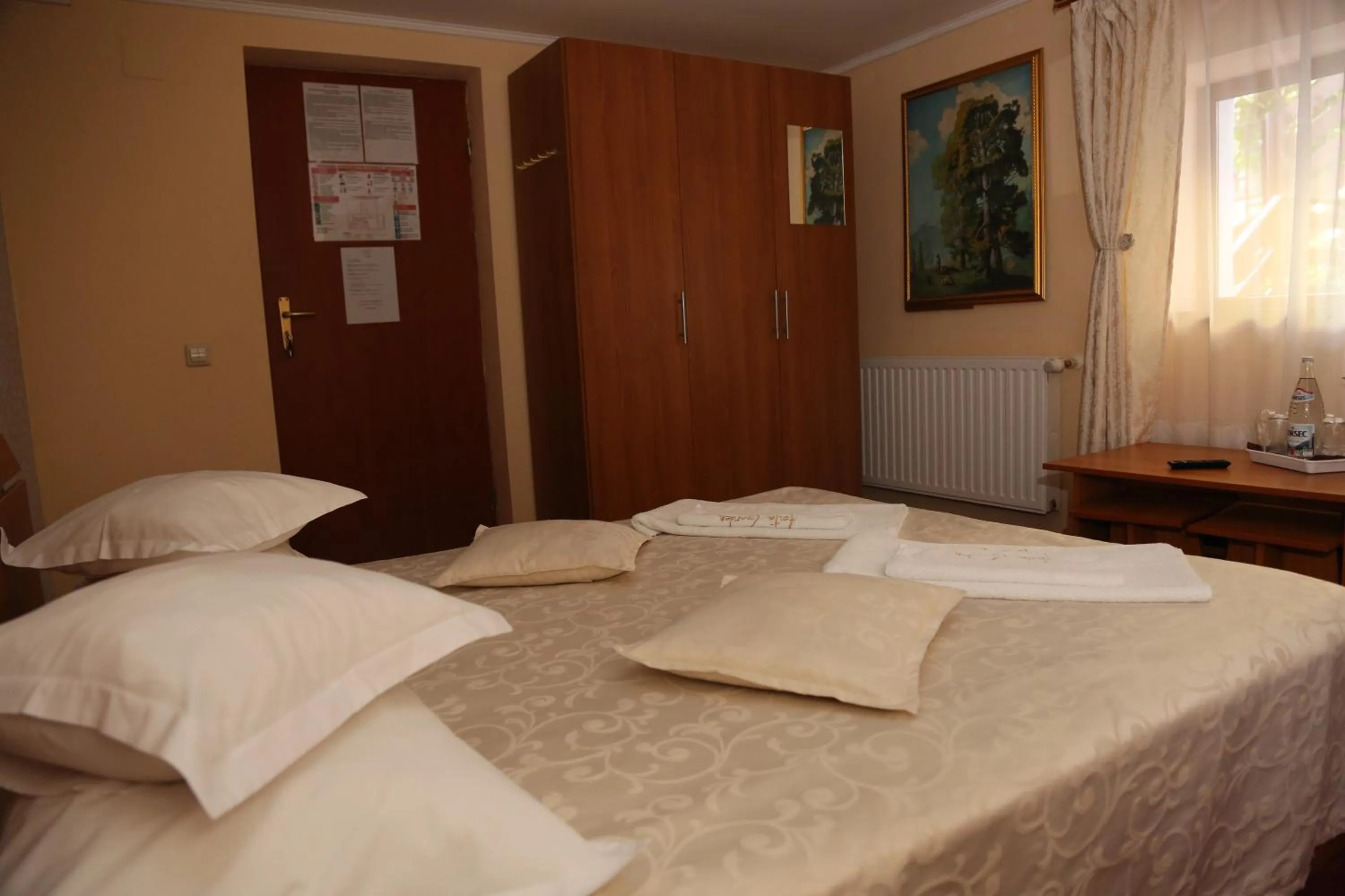 Photo of the whole room, Bed in New Aosta Garden
