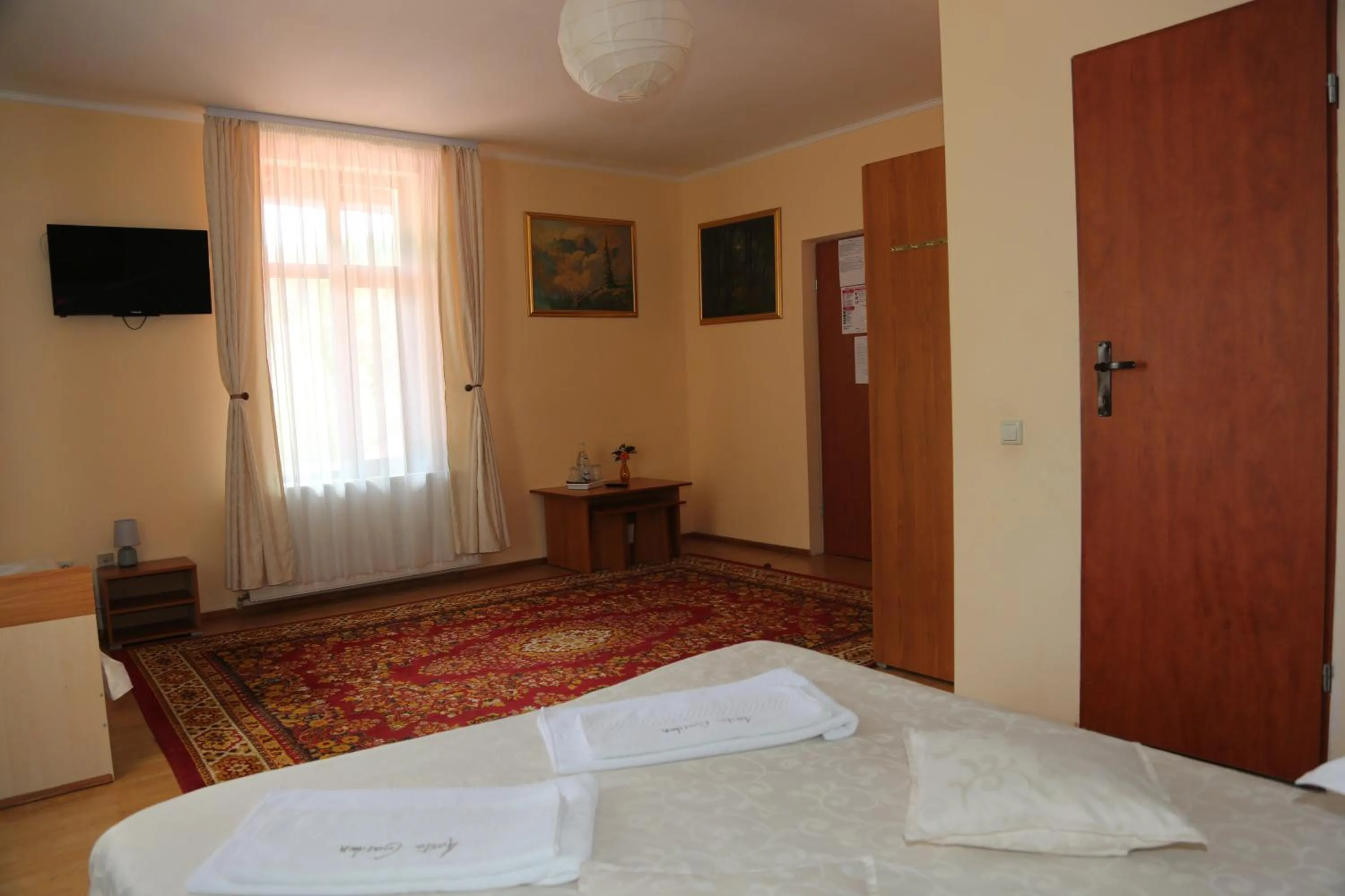 Photo of the whole room, Bed in New Aosta Garden