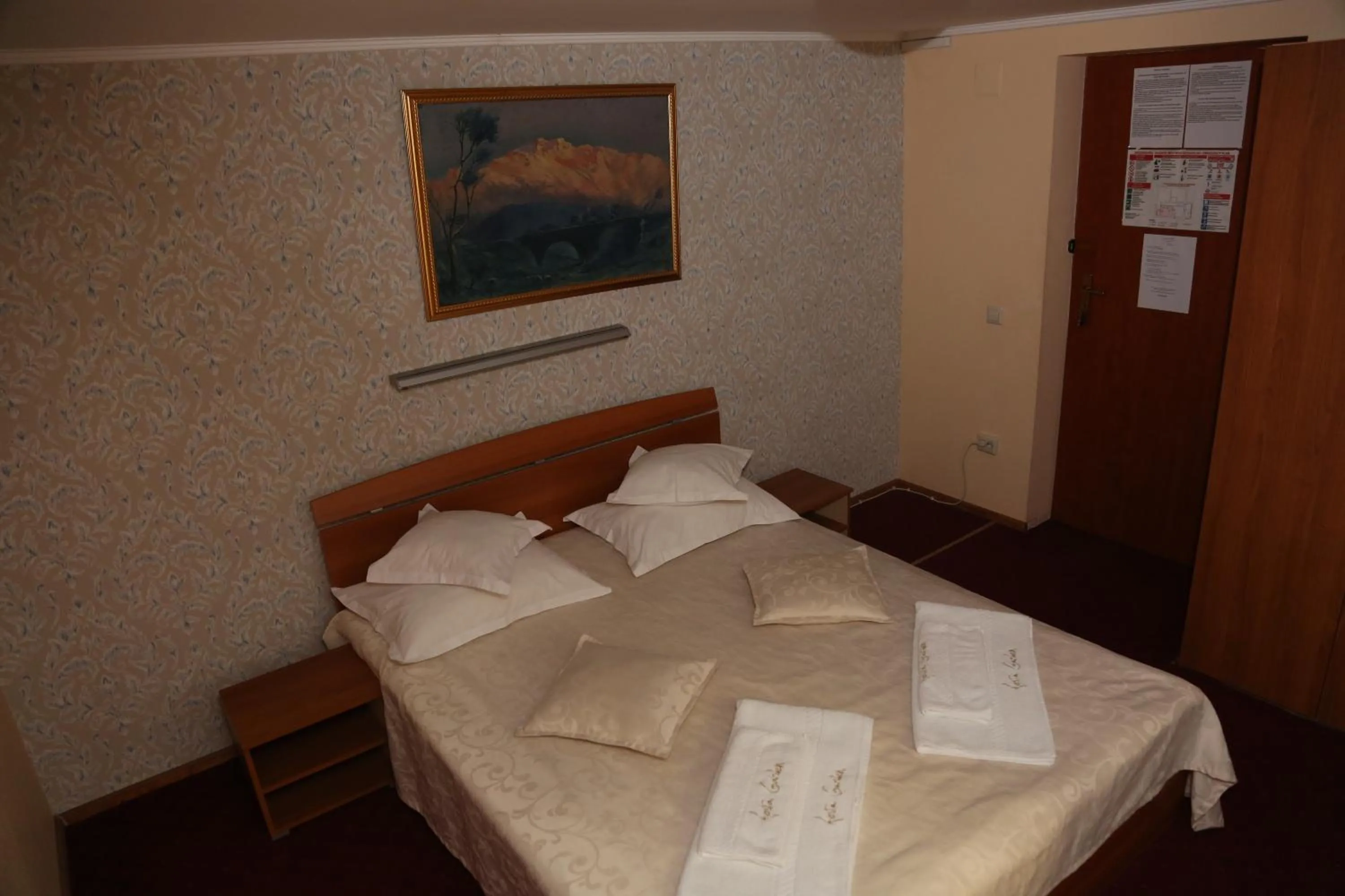 Photo of the whole room, Bed in New Aosta Garden