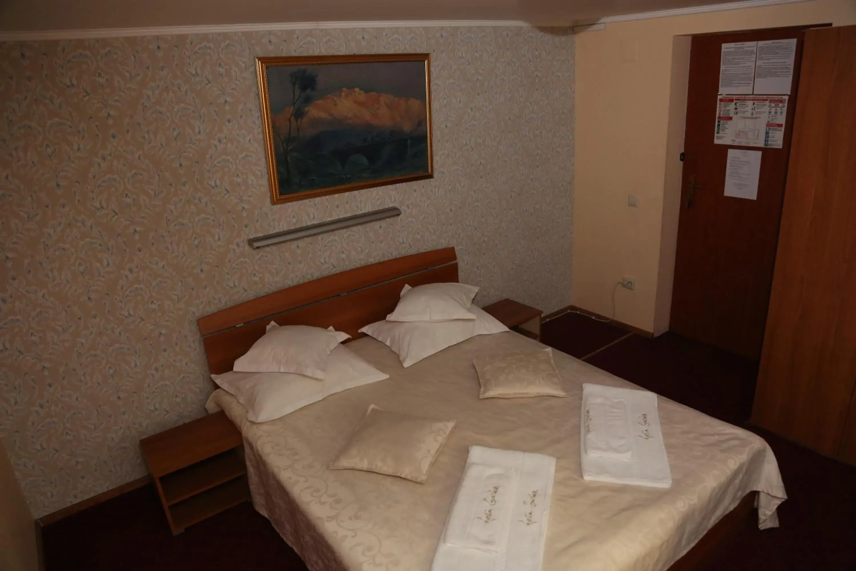 Double Room in New Aosta Garden Double Room in New Aosta Garden