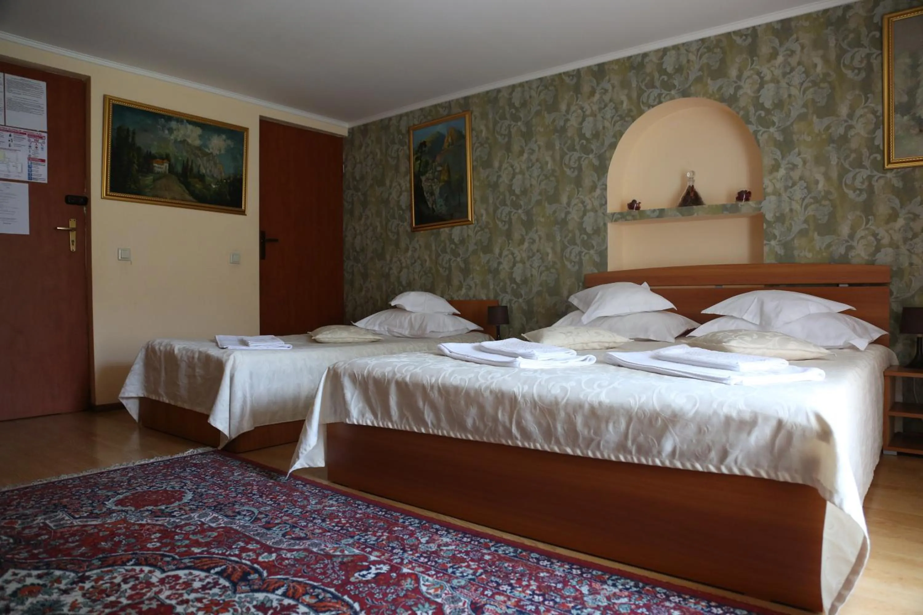 Photo of the whole room, Bed in New Aosta Garden