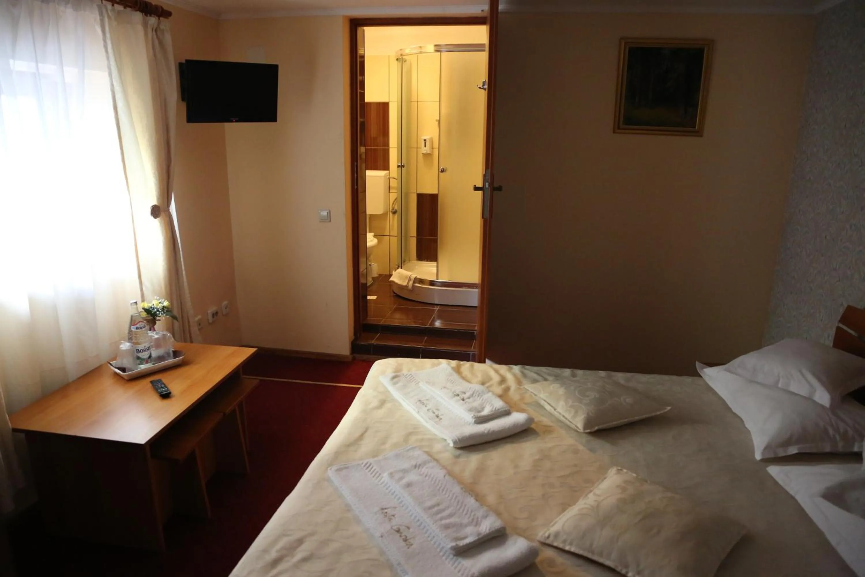 Photo of the whole room, Bed in New Aosta Garden