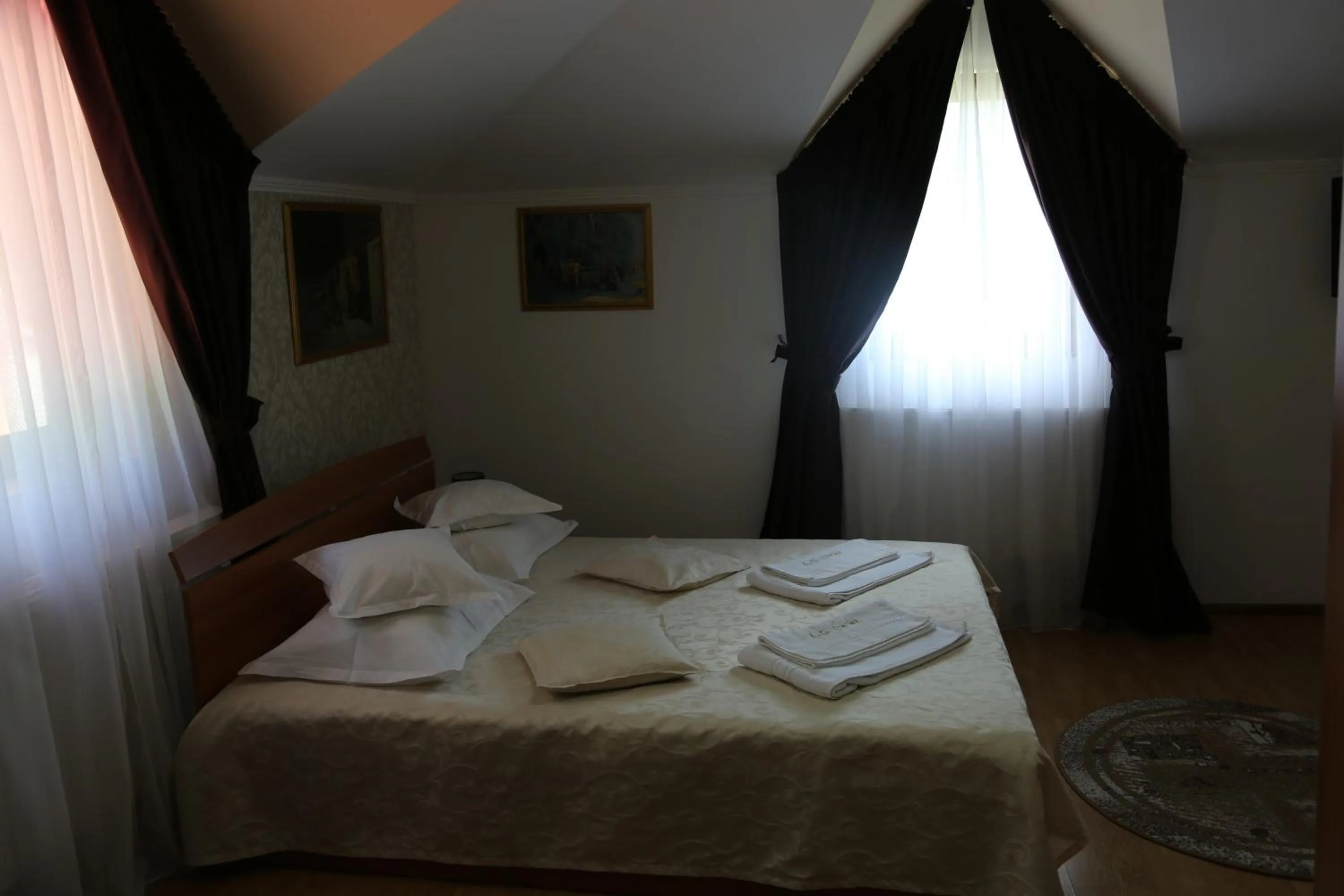 Photo of the whole room, Bed in New Aosta Garden