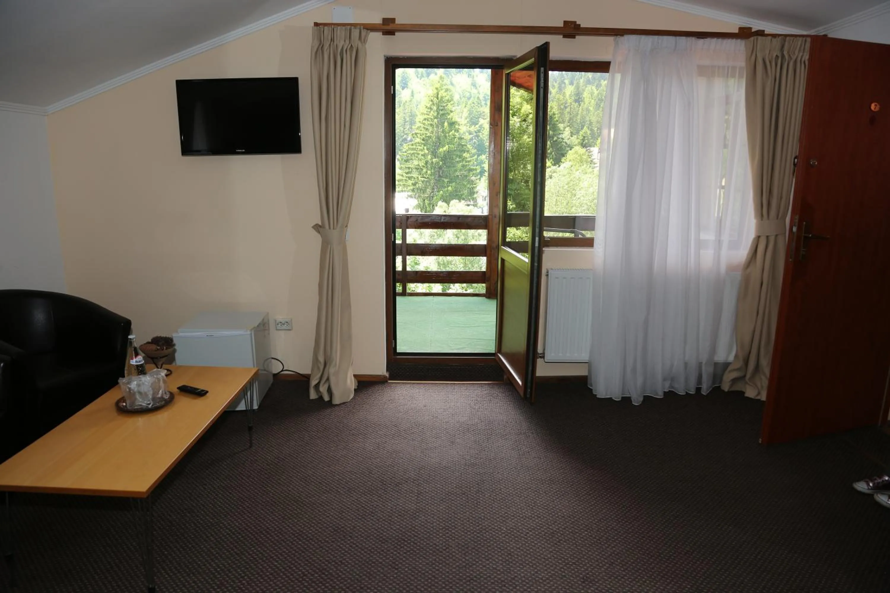 Photo of the whole room in New Aosta Garden