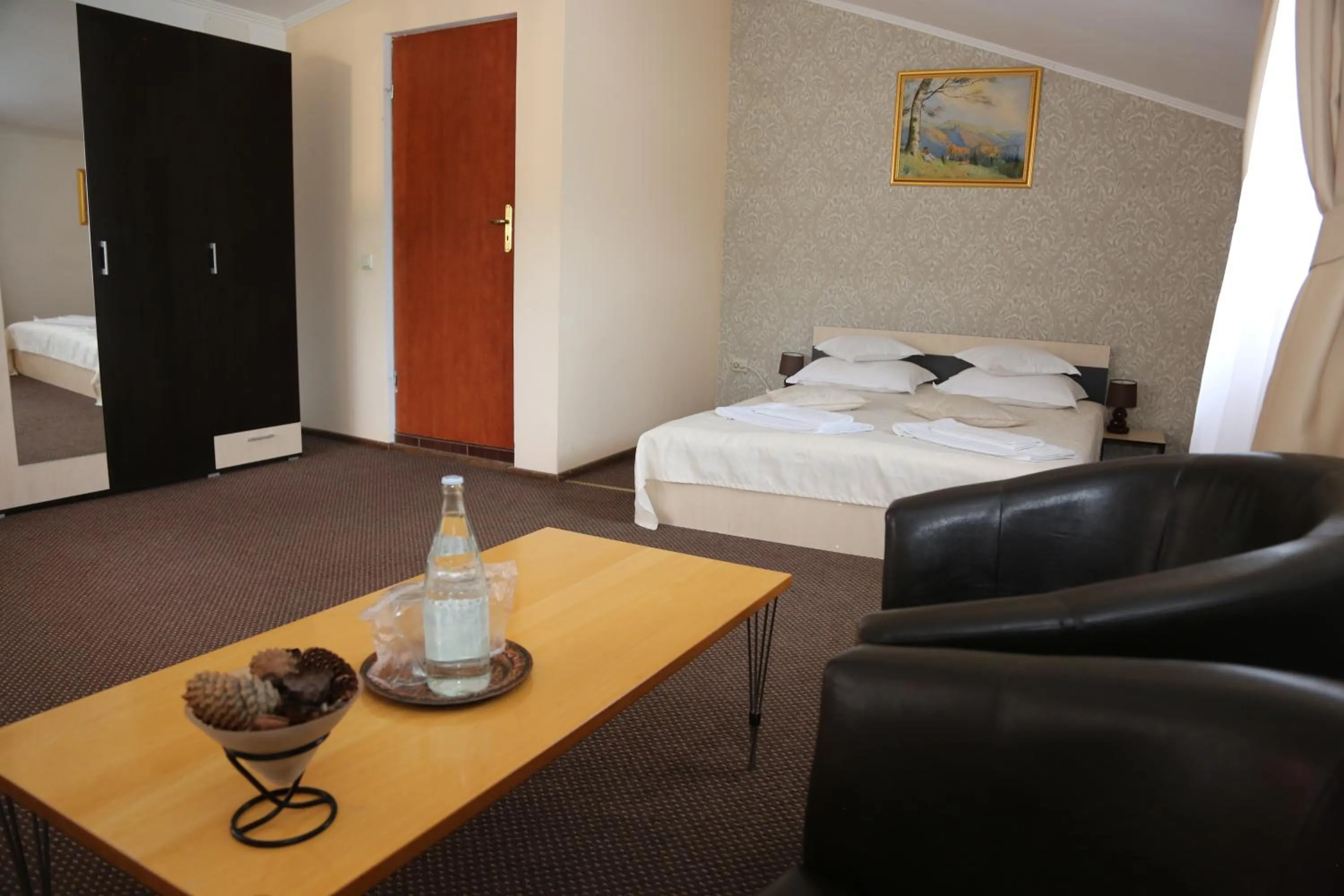 Photo of the whole room, Bed in New Aosta Garden