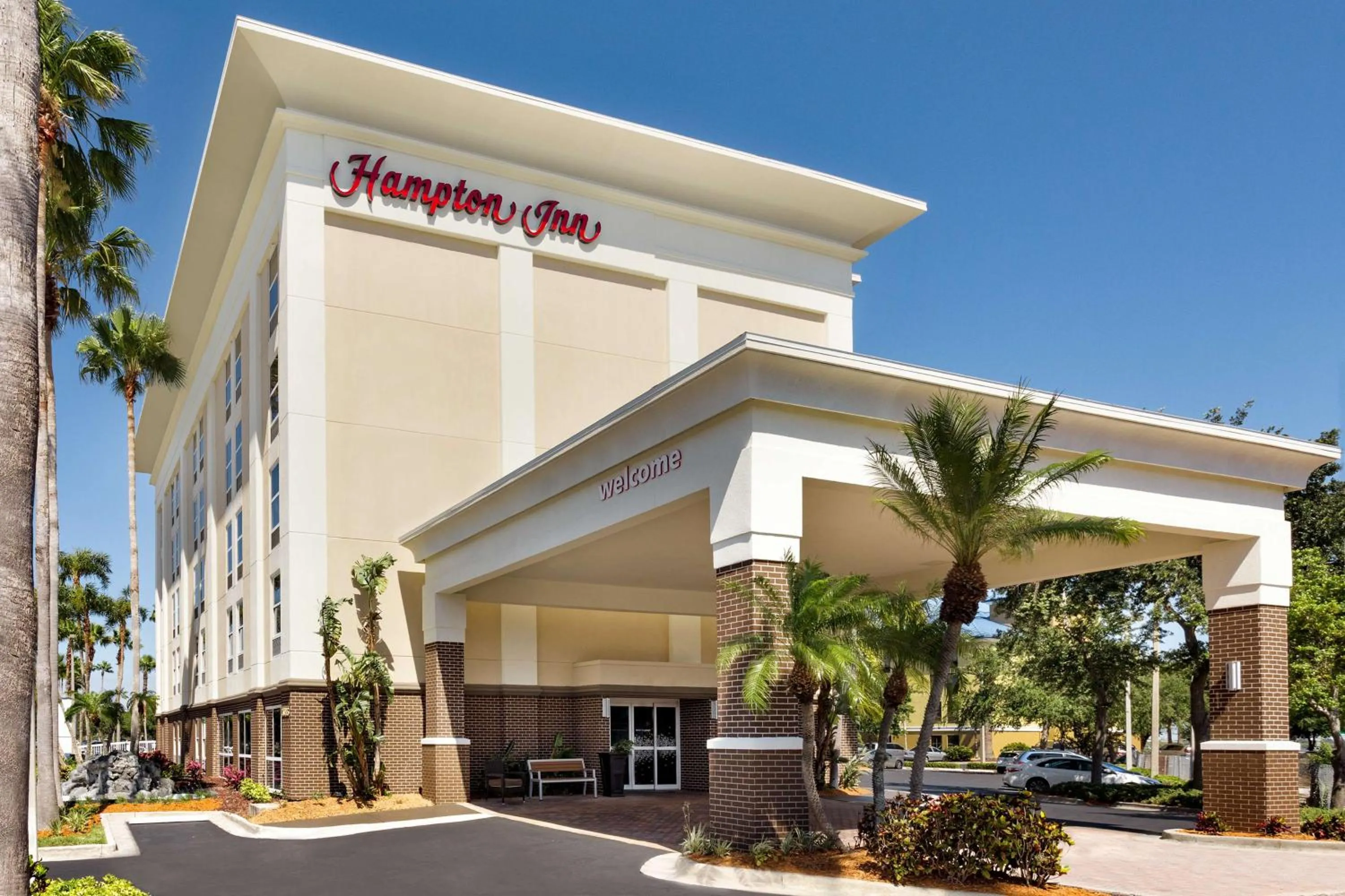 Property building in Hampton Inn Tampa-Rocky Point