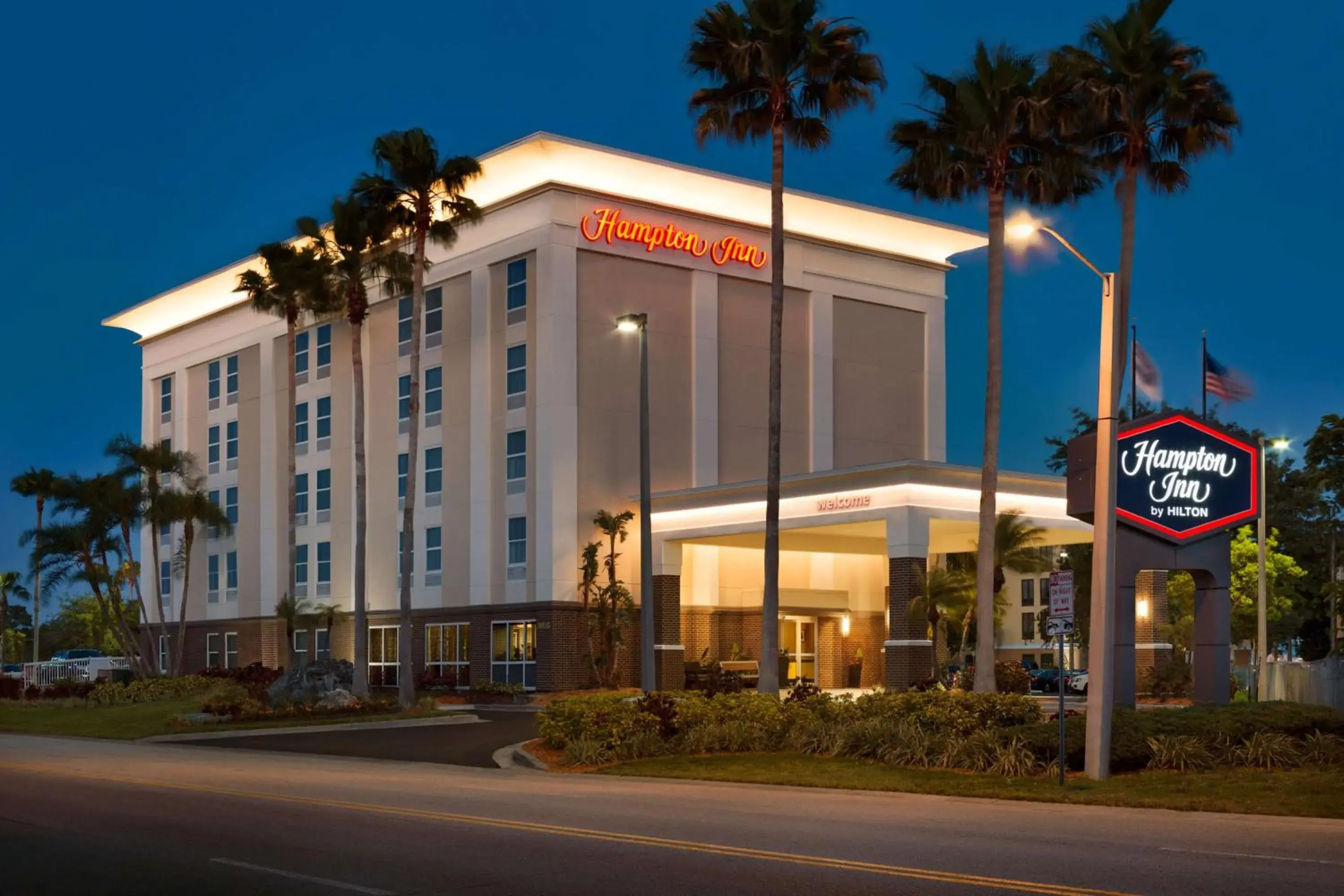Property building in Hampton Inn Tampa-Rocky Point Property building in Hampton Inn Tampa-Rocky Point