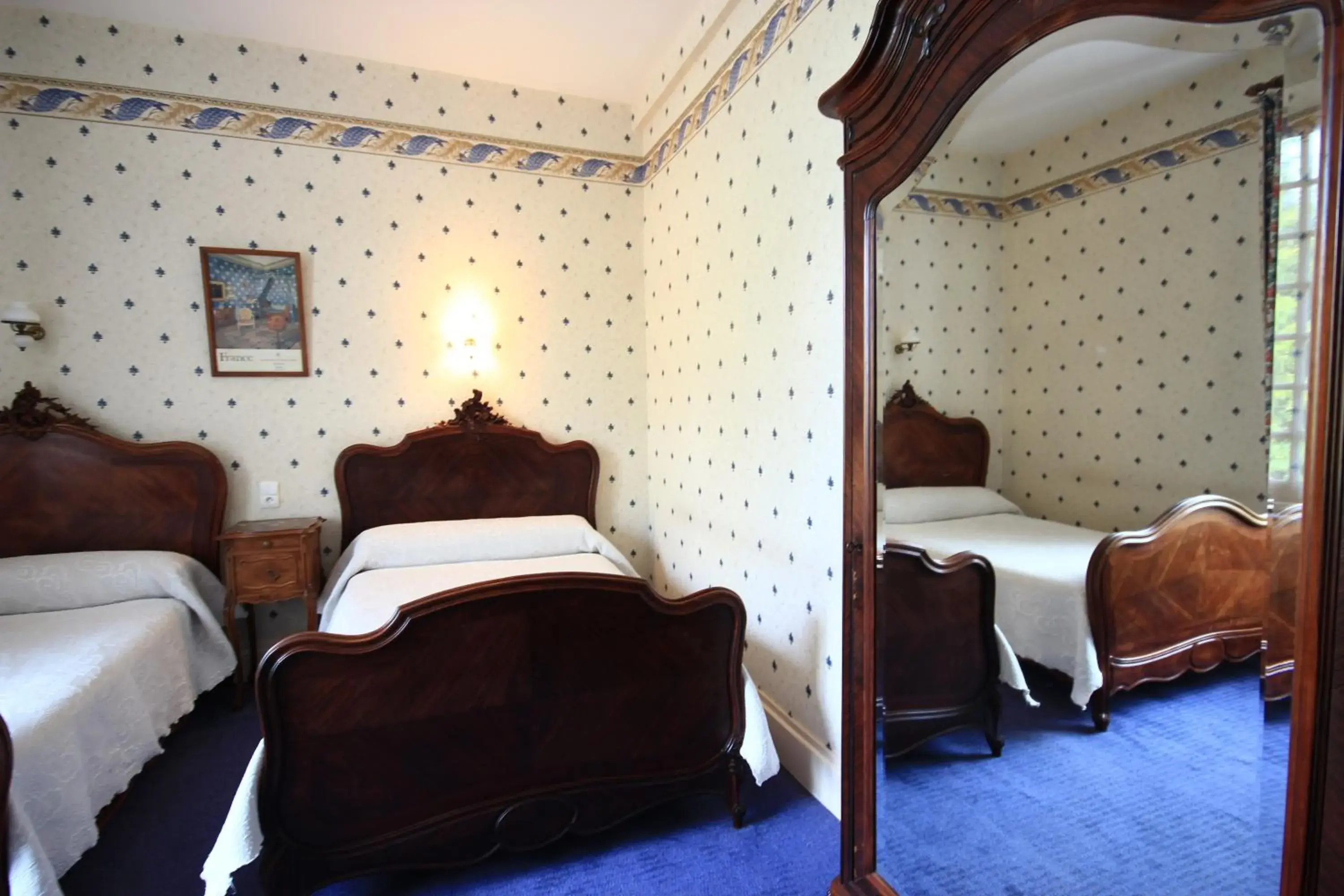 Quadruple Room - single occupancy in Hôtel du Berry Quadruple Room - single occupancy in Hôtel du Berry