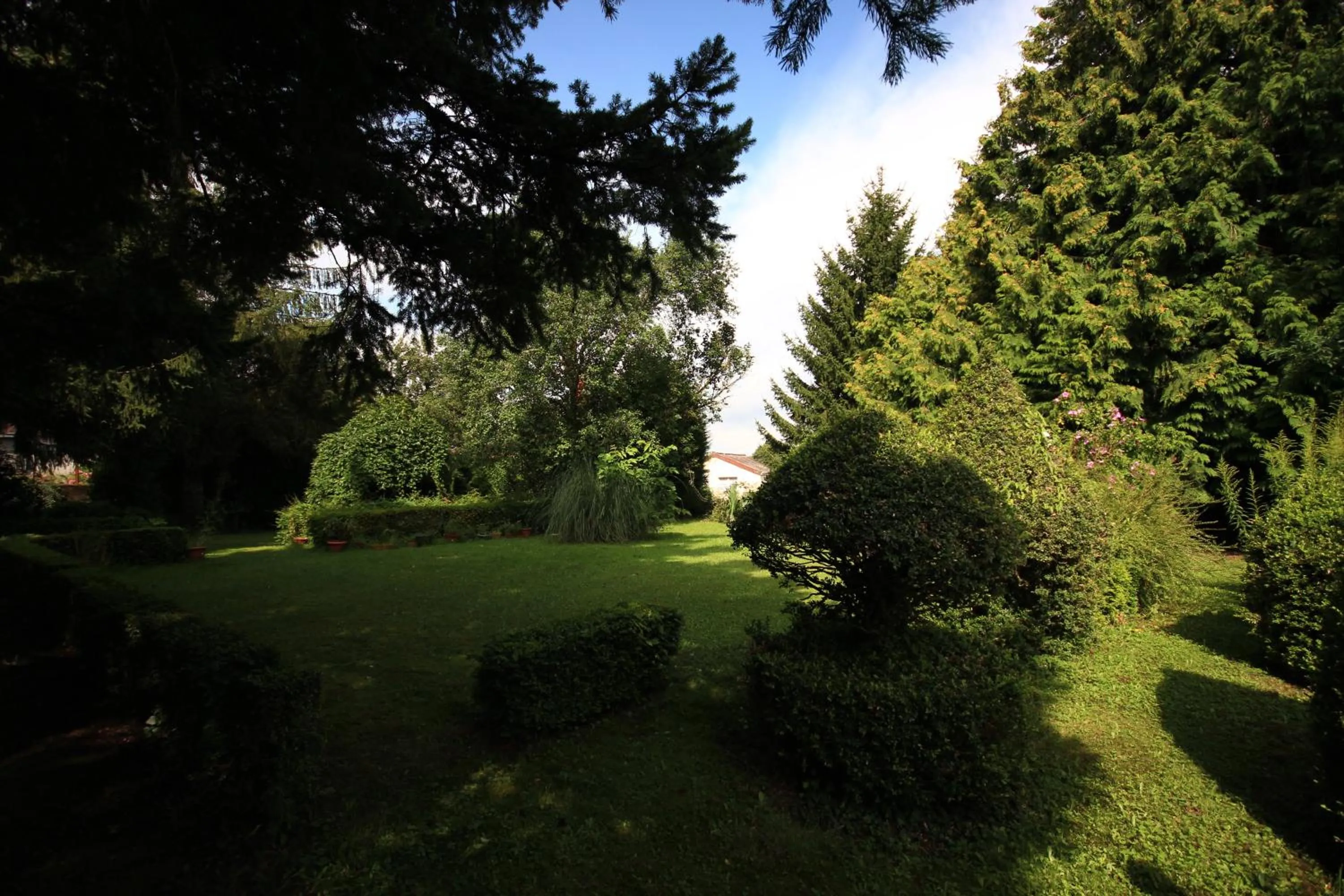 Garden in Hôtel du Berry