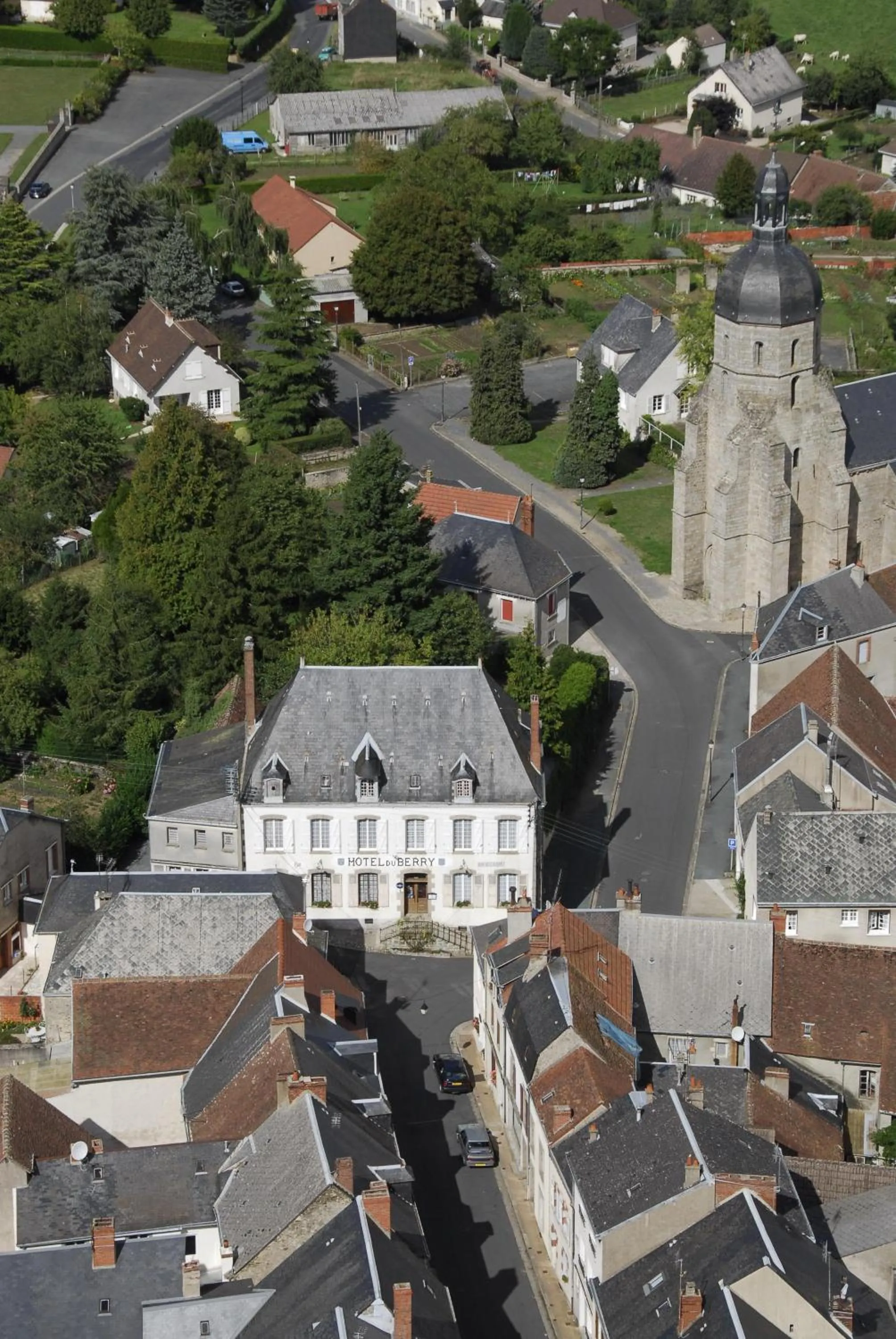 View (from property/room), Bird's-eye View in Hôtel du Berry
