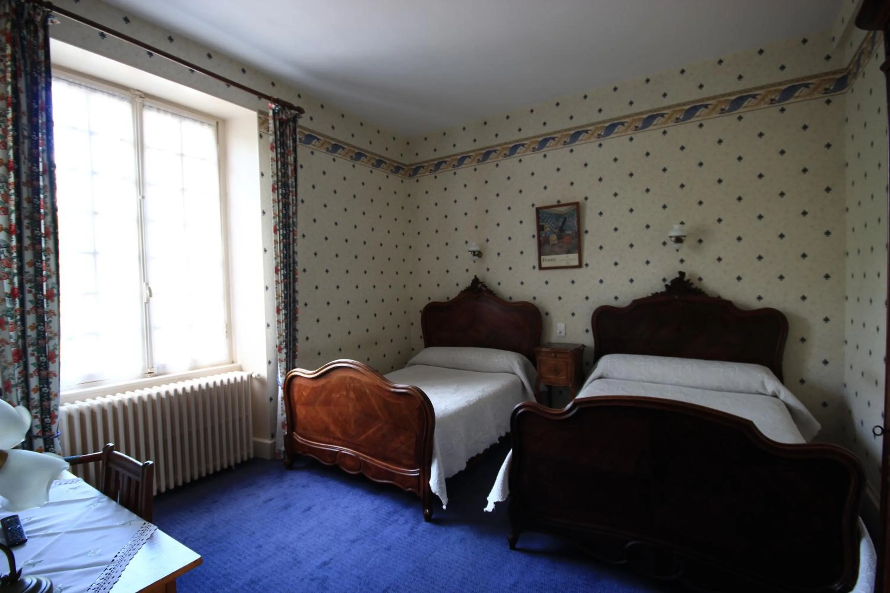 Bed in Hôtel du Berry