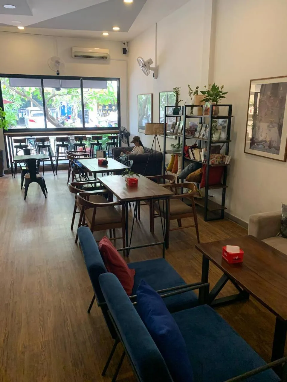 Restaurant/places to eat in Suite Home Boutique Hotel