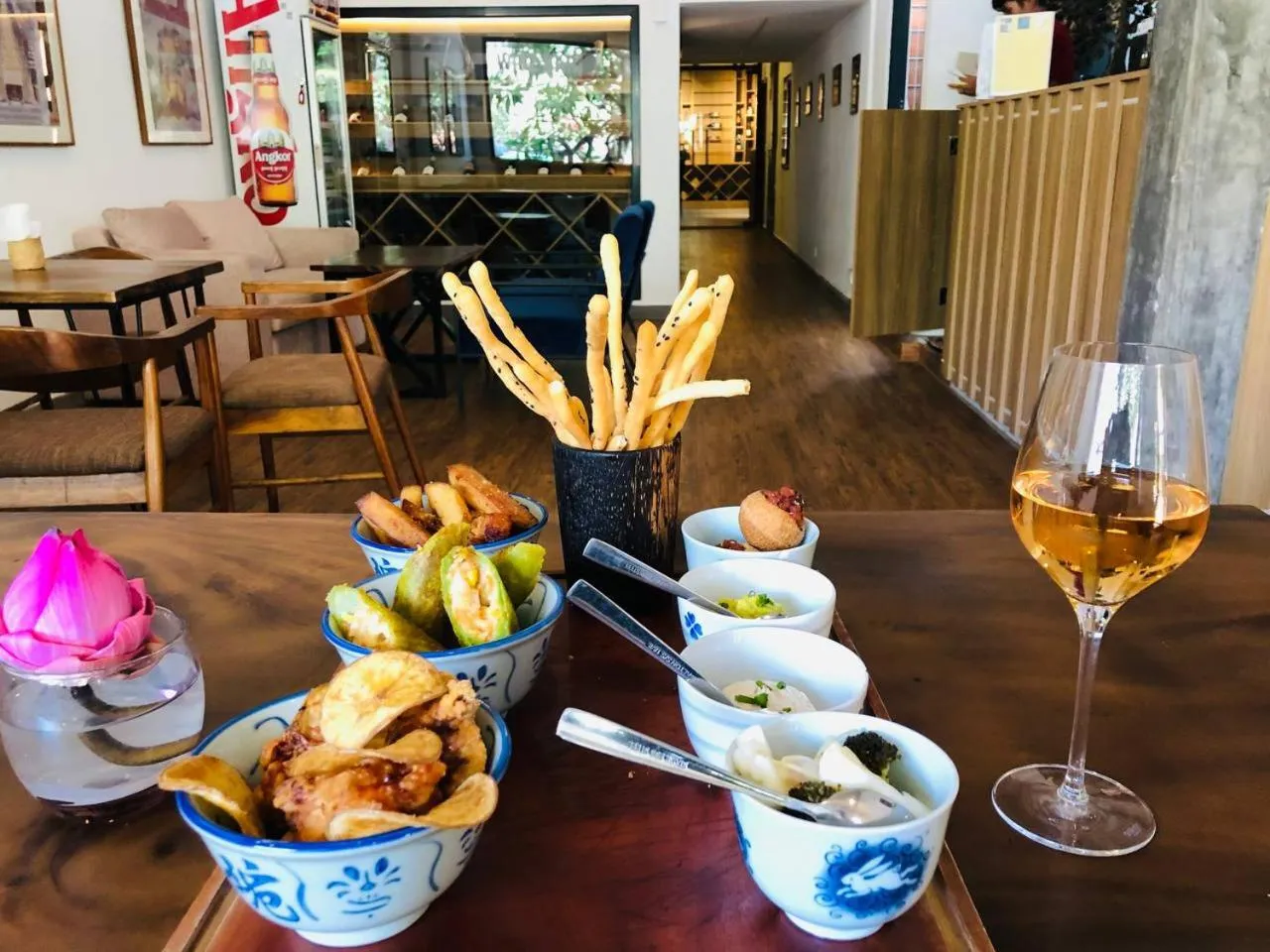 Restaurant/places to eat in Suite Home Boutique Hotel