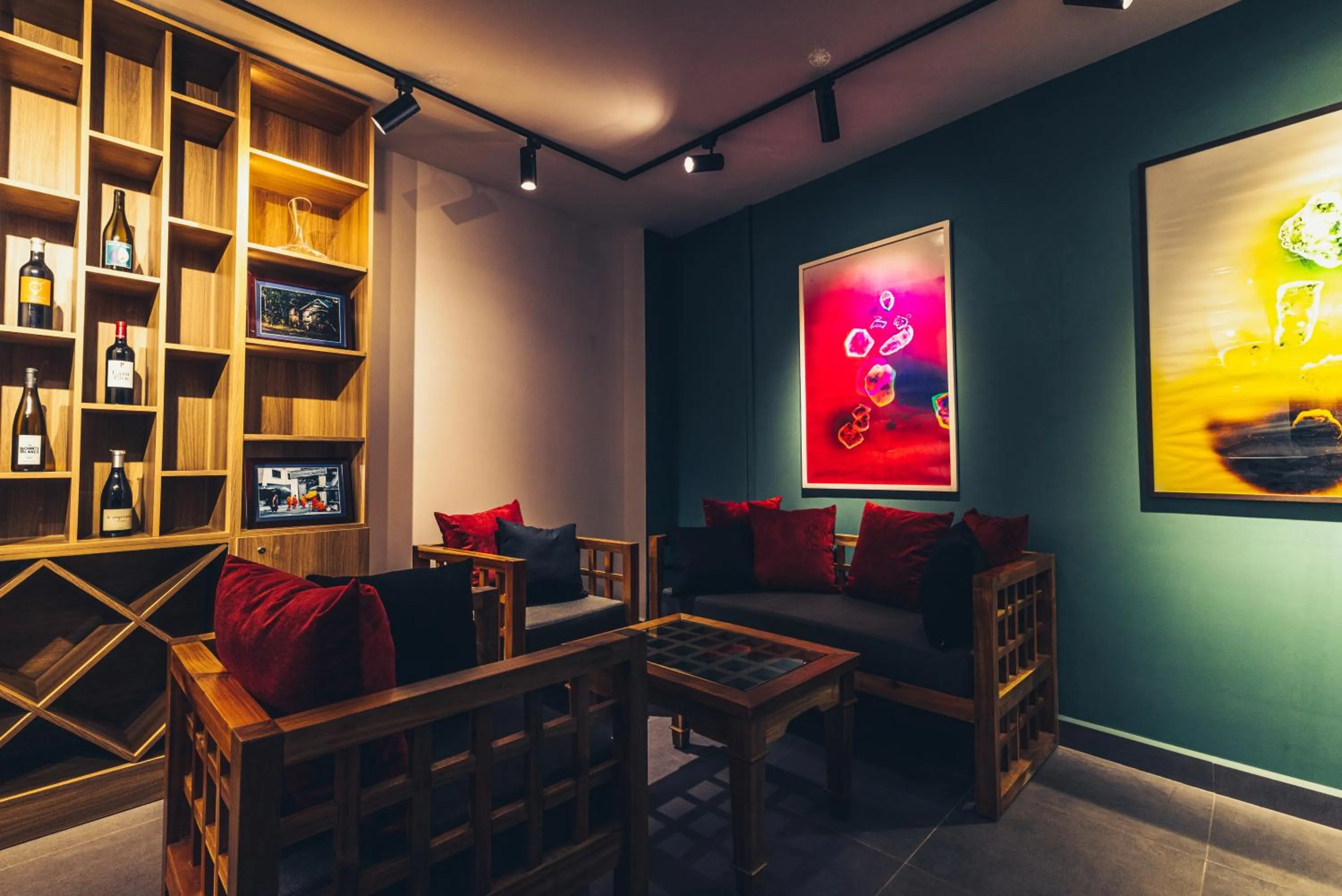 Communal lounge/ TV room in Suite Home Boutique Hotel