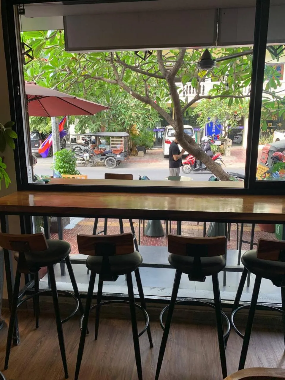 Restaurant/places to eat in Suite Home Boutique Hotel