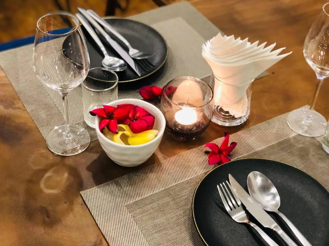 Restaurant/places to eat in Suite Home Boutique Hotel