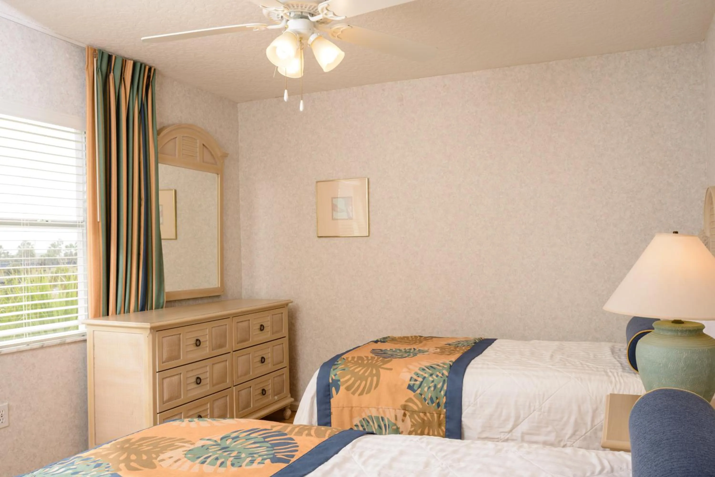 Bedroom, Bed in Discovery Beach Resort