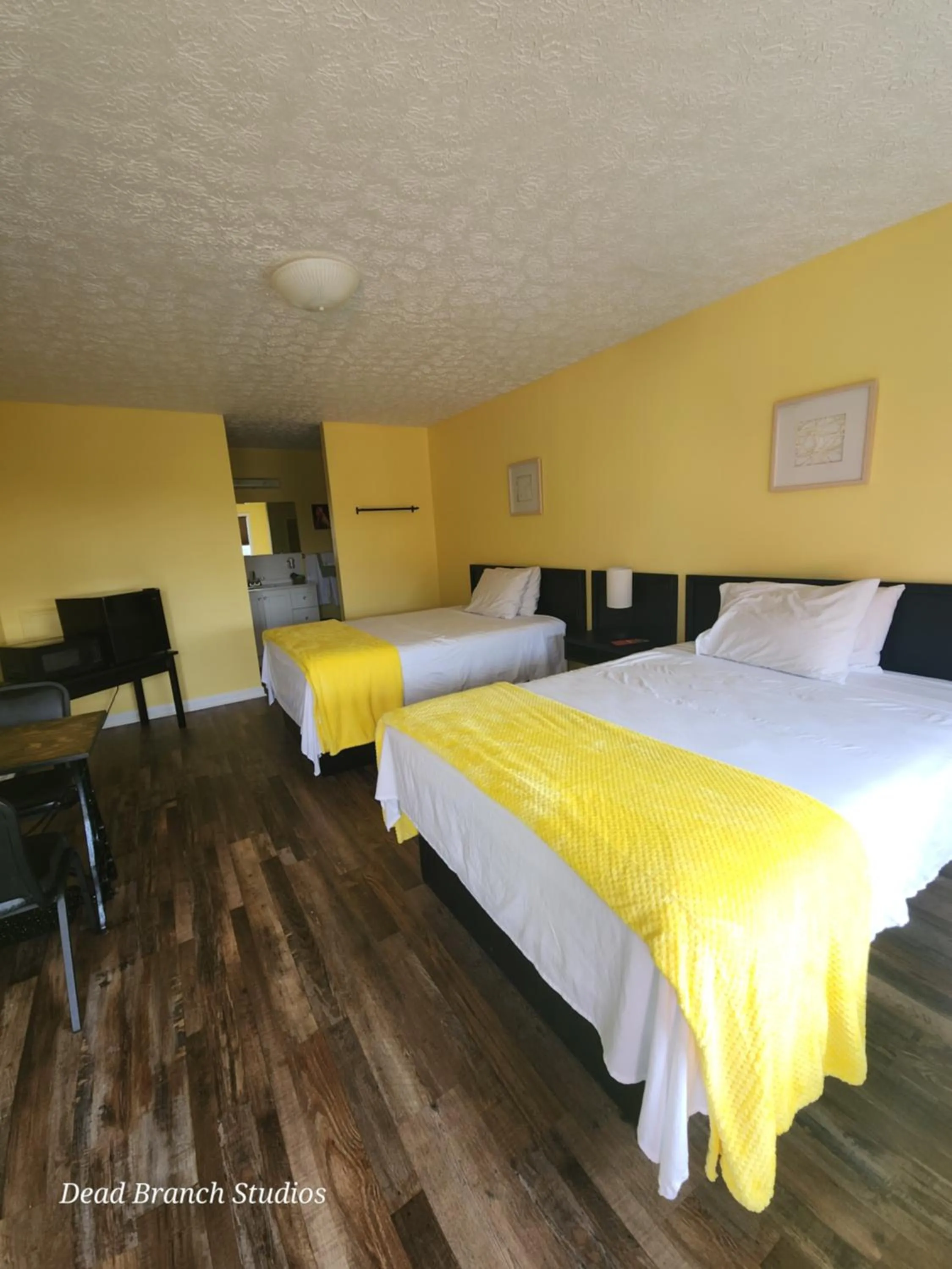 Photo of the whole room, Bed in Fox Mountain Inn