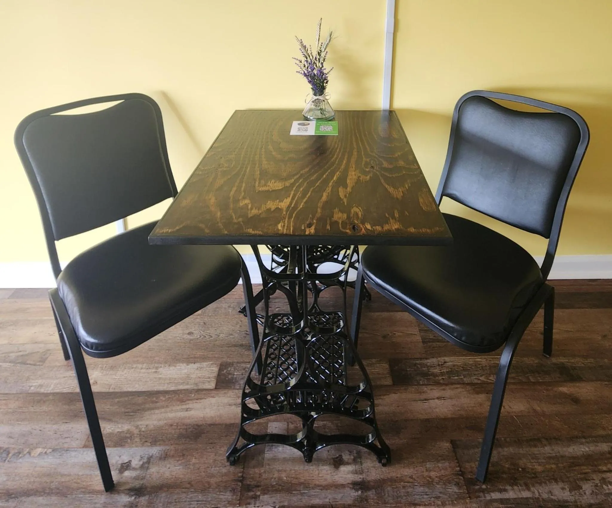 Dining area in Fox Mountain Inn