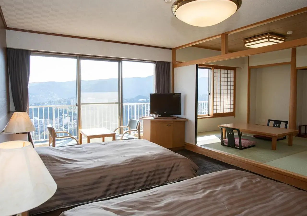 Deluxe Twin Room in Atagawa Heights Deluxe Twin Room in Atagawa Heights