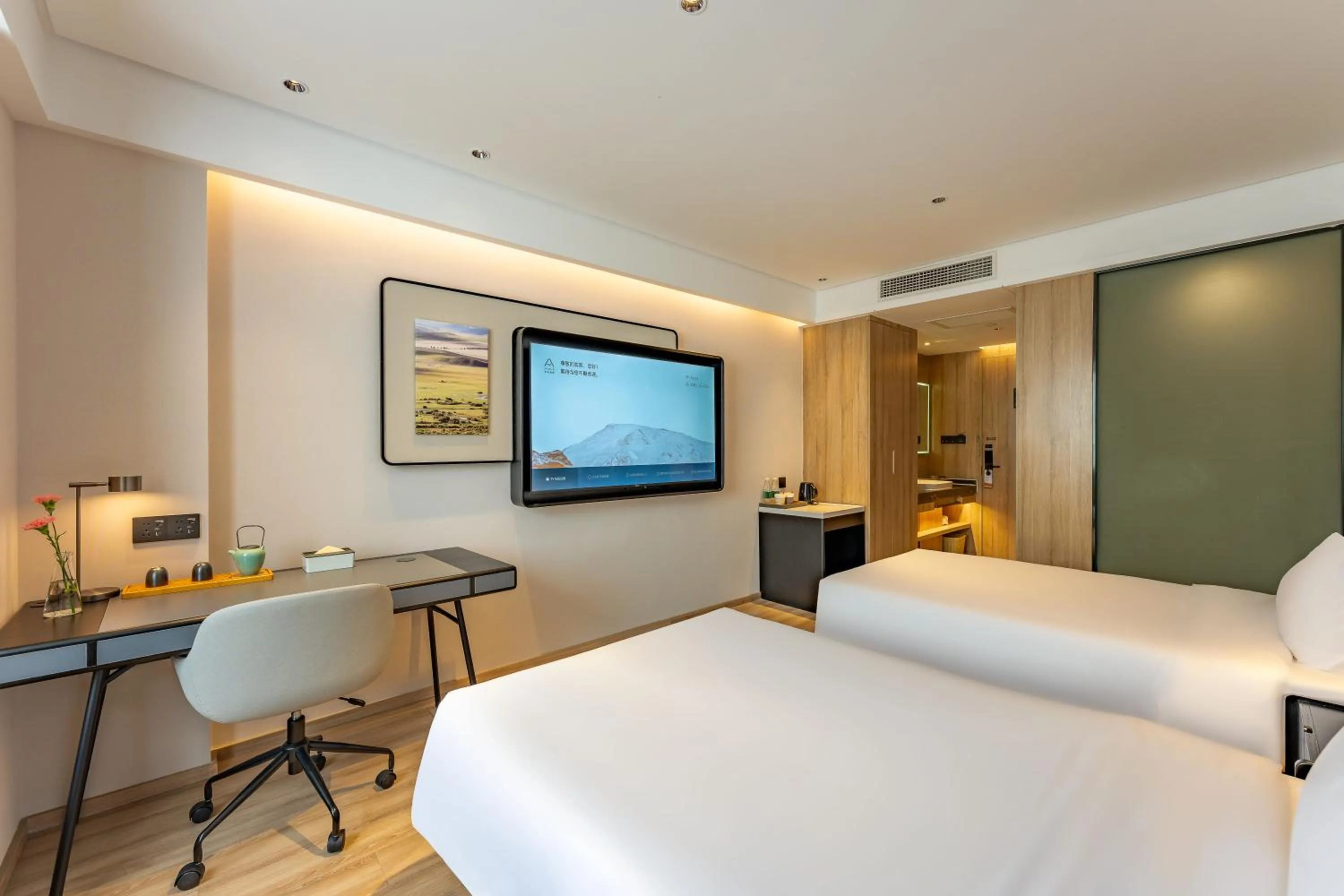 Photo of the whole room, Bed in Hangzhou West Lake Hubin Yintai Atour Hotel