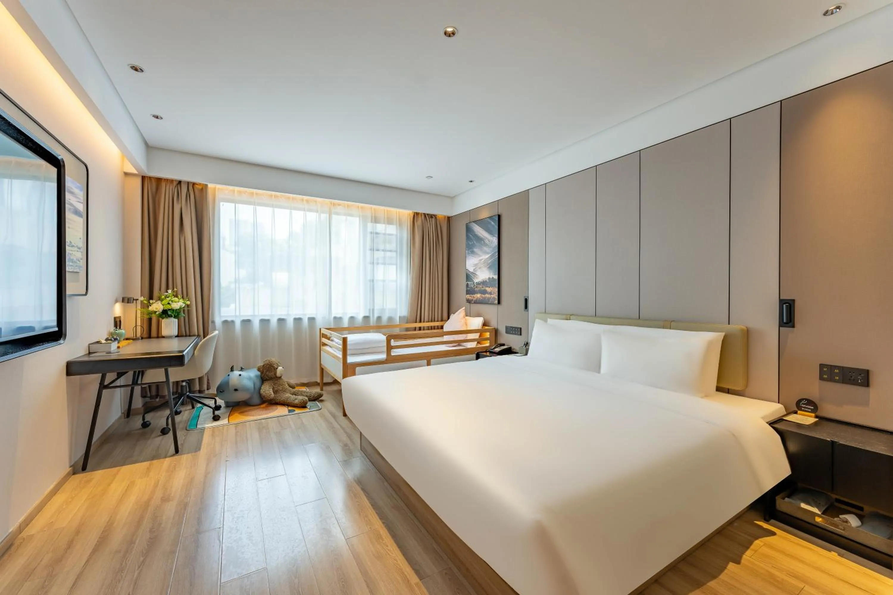 Bed in Hangzhou West Lake Hubin Yintai Atour Hotel