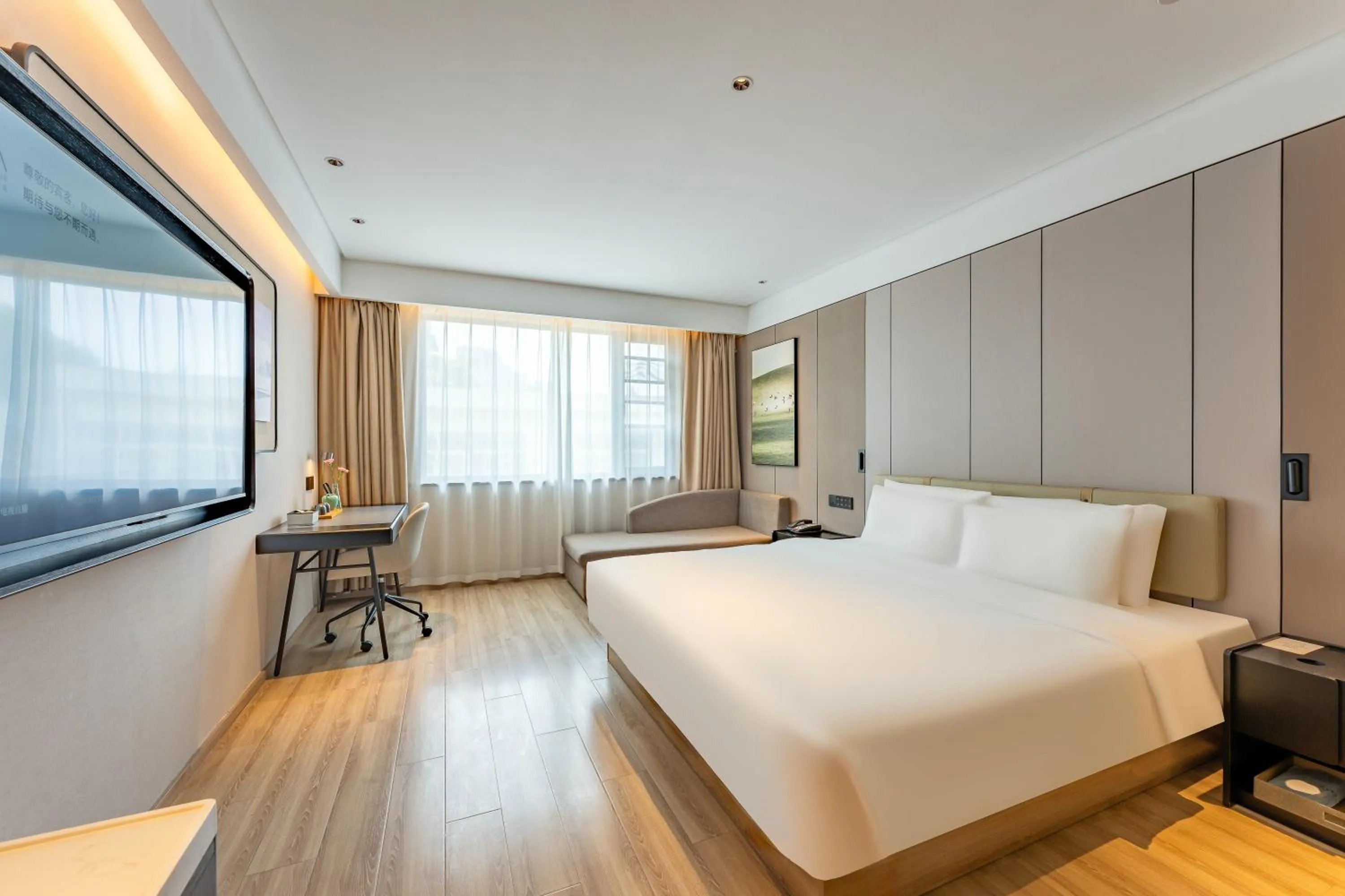Photo of the whole room, Bed in Hangzhou West Lake Hubin Yintai Atour Hotel