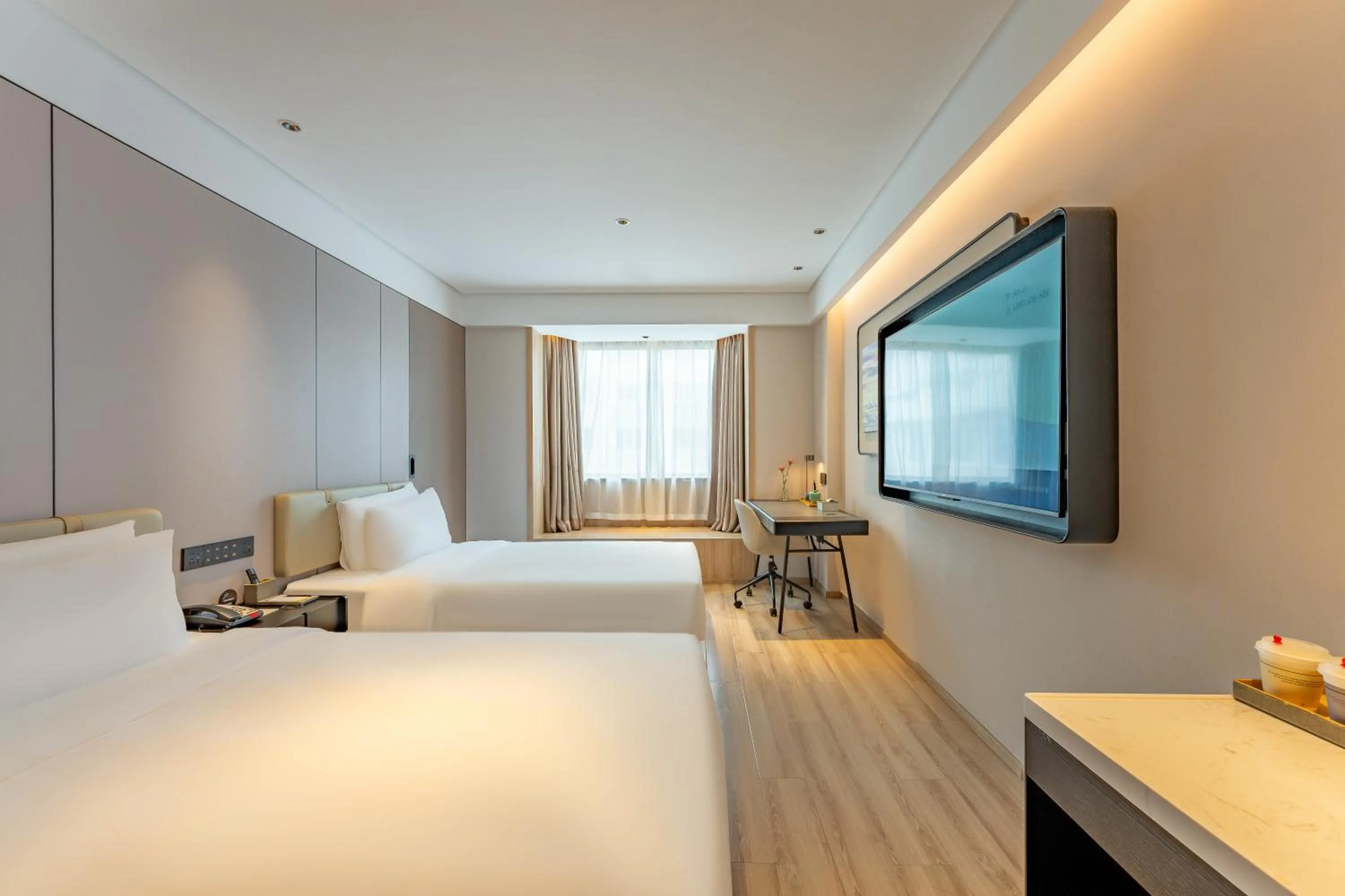 Photo of the whole room, Bed in Hangzhou West Lake Hubin Yintai Atour Hotel