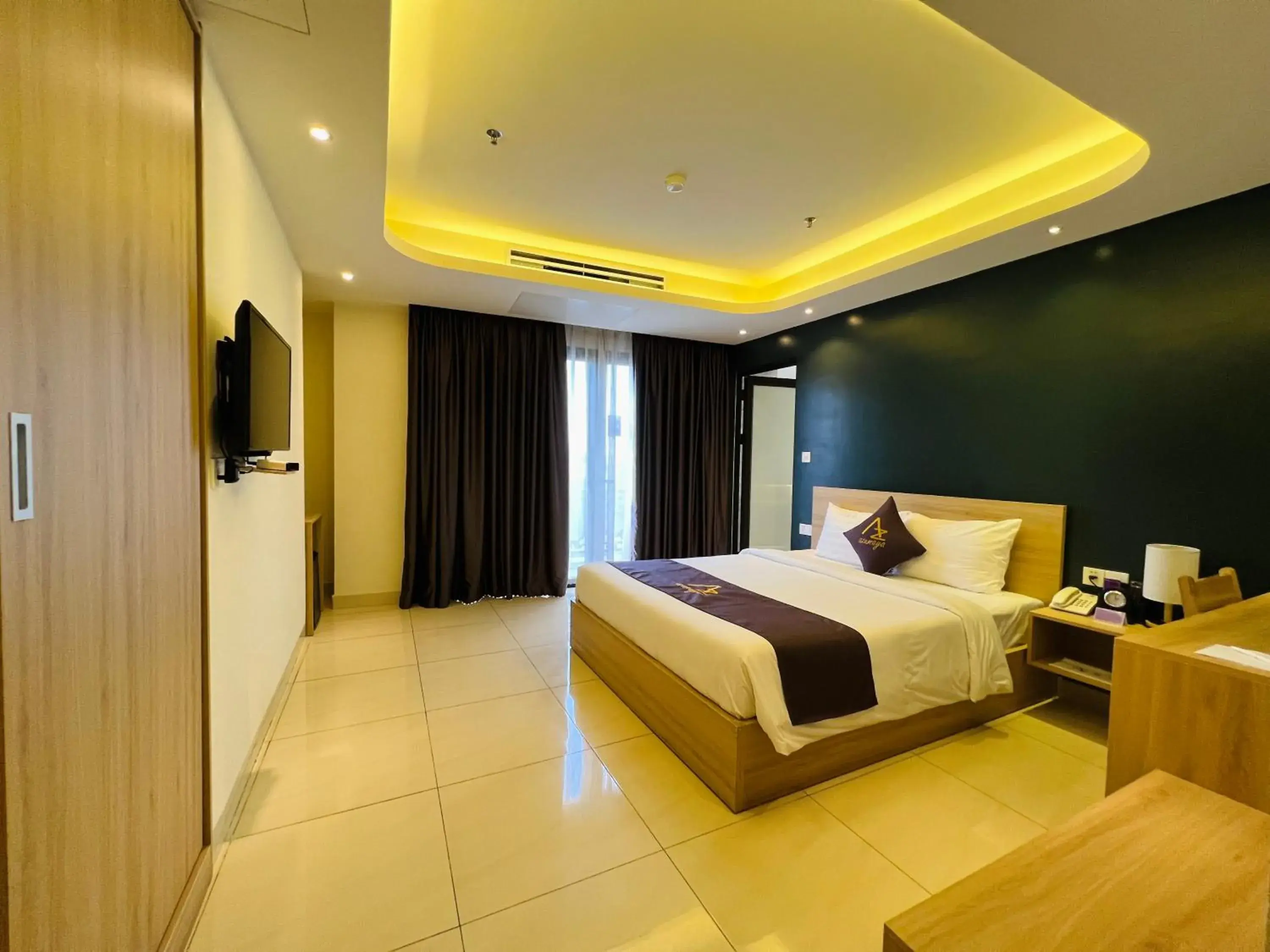 Double Room with Lake View in Azumaya Hotel Hai Phong Double Room with Lake View in Azumaya Hotel Hai Phong