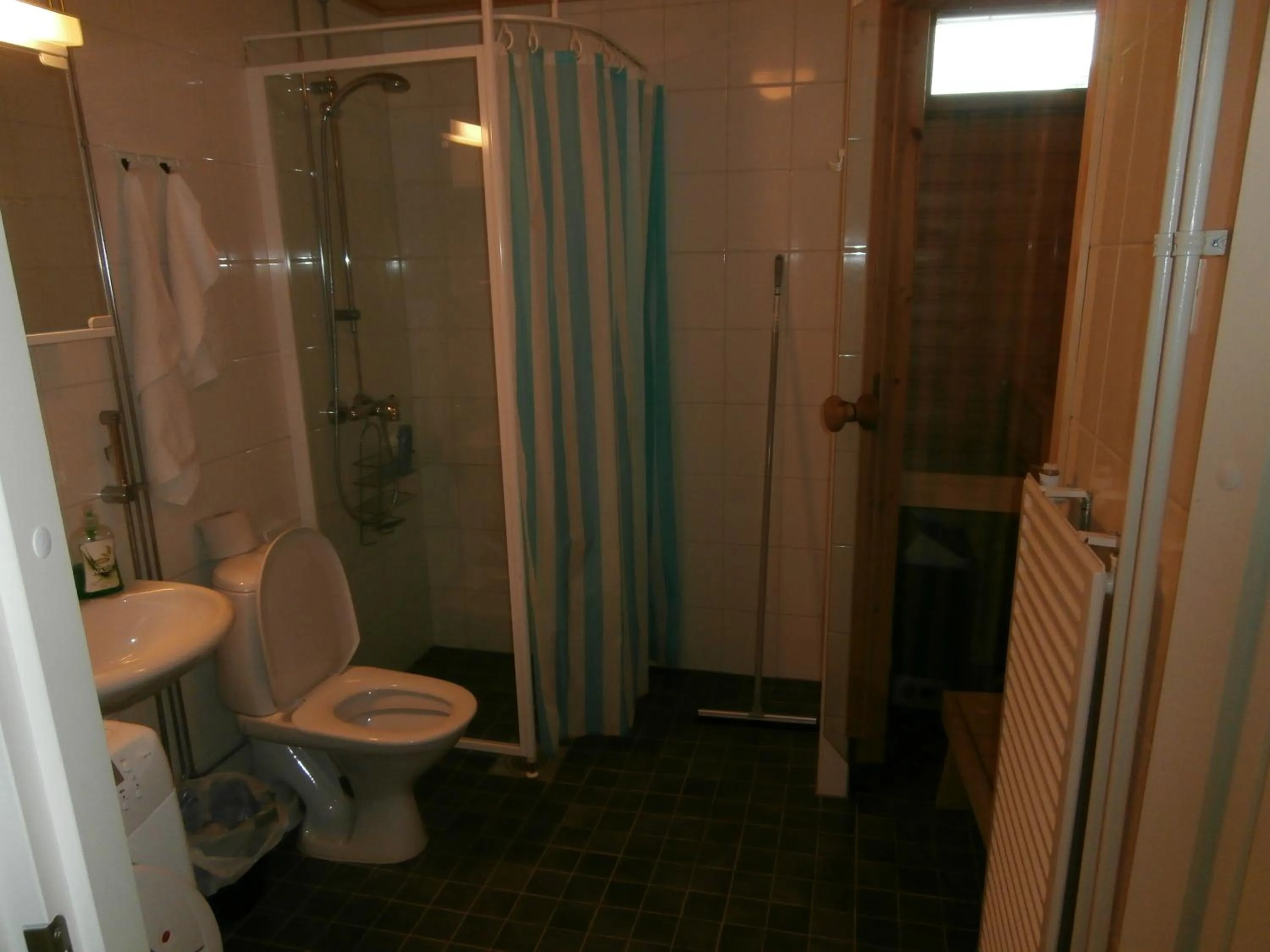 Bathroom in Huoneistohotelli Nallisuites