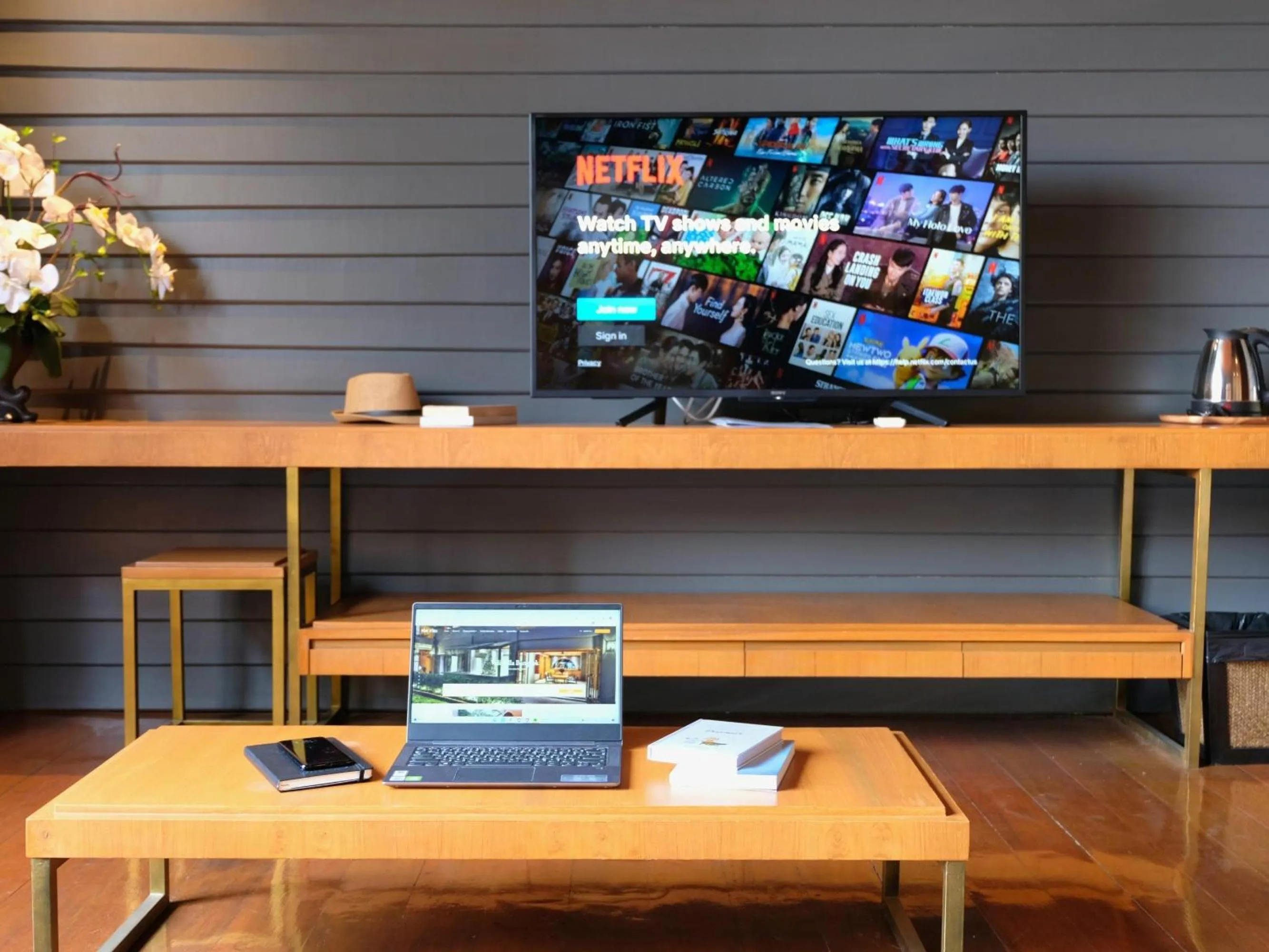 TV and multimedia in Vali Villa Bangkok