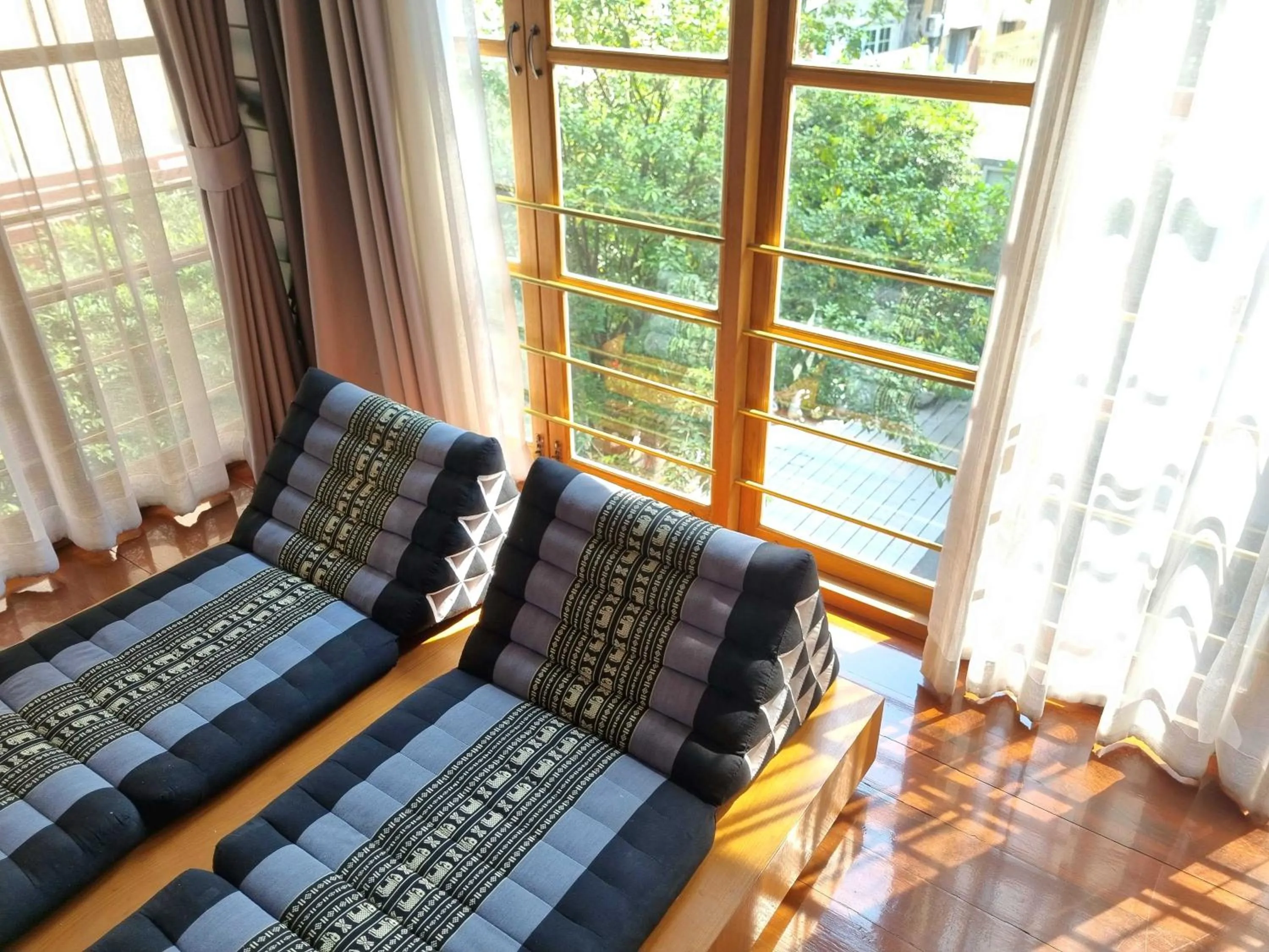 Seating area, Bed in Vali Villa Bangkok