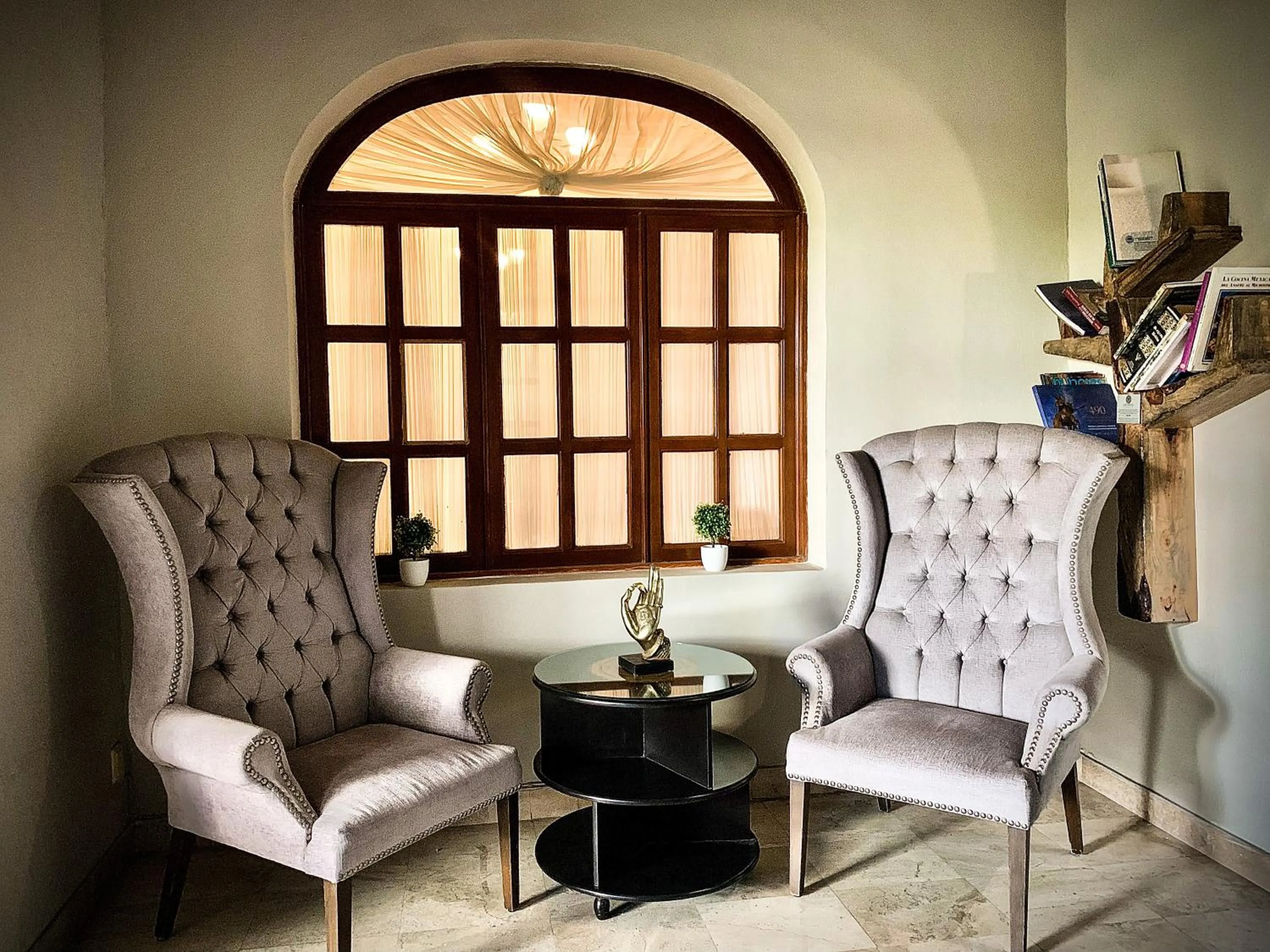 Seating area in Dos Patios Querétaro Curamoria Collection