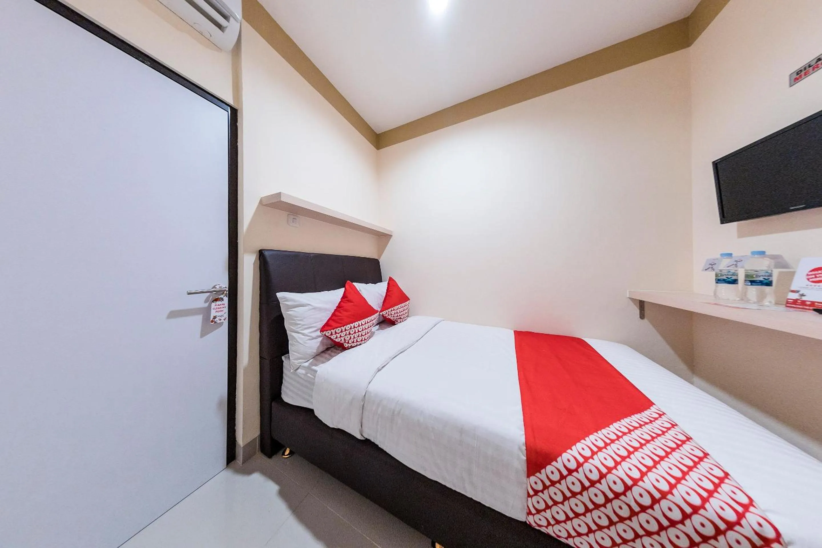 Bedroom, Bed in Hotel O Balcon Biru